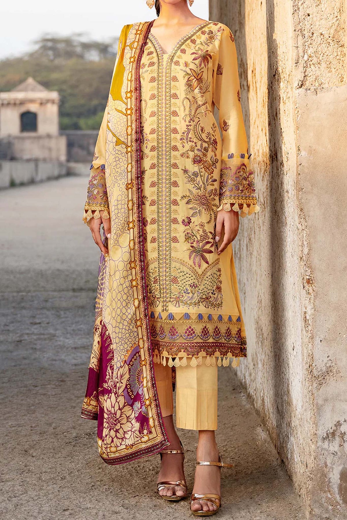 Andaaz by Ramsha Unstitched 3 Piece Luxury Lawn Vol-06 Collection'2023-Z-605