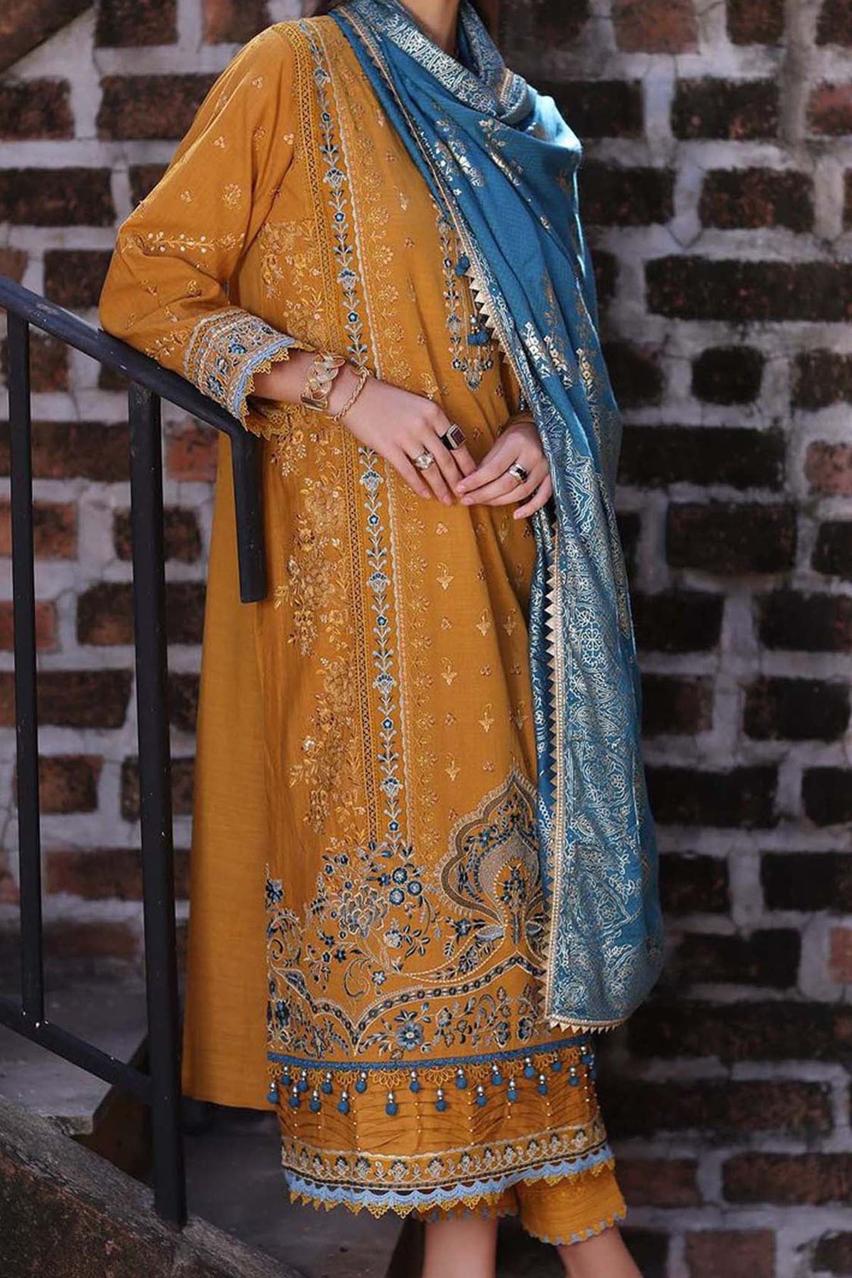 Noor by Saadia Asad Unstitched 3 Piece Luxury Winter Shawl Collection'2023-D-04