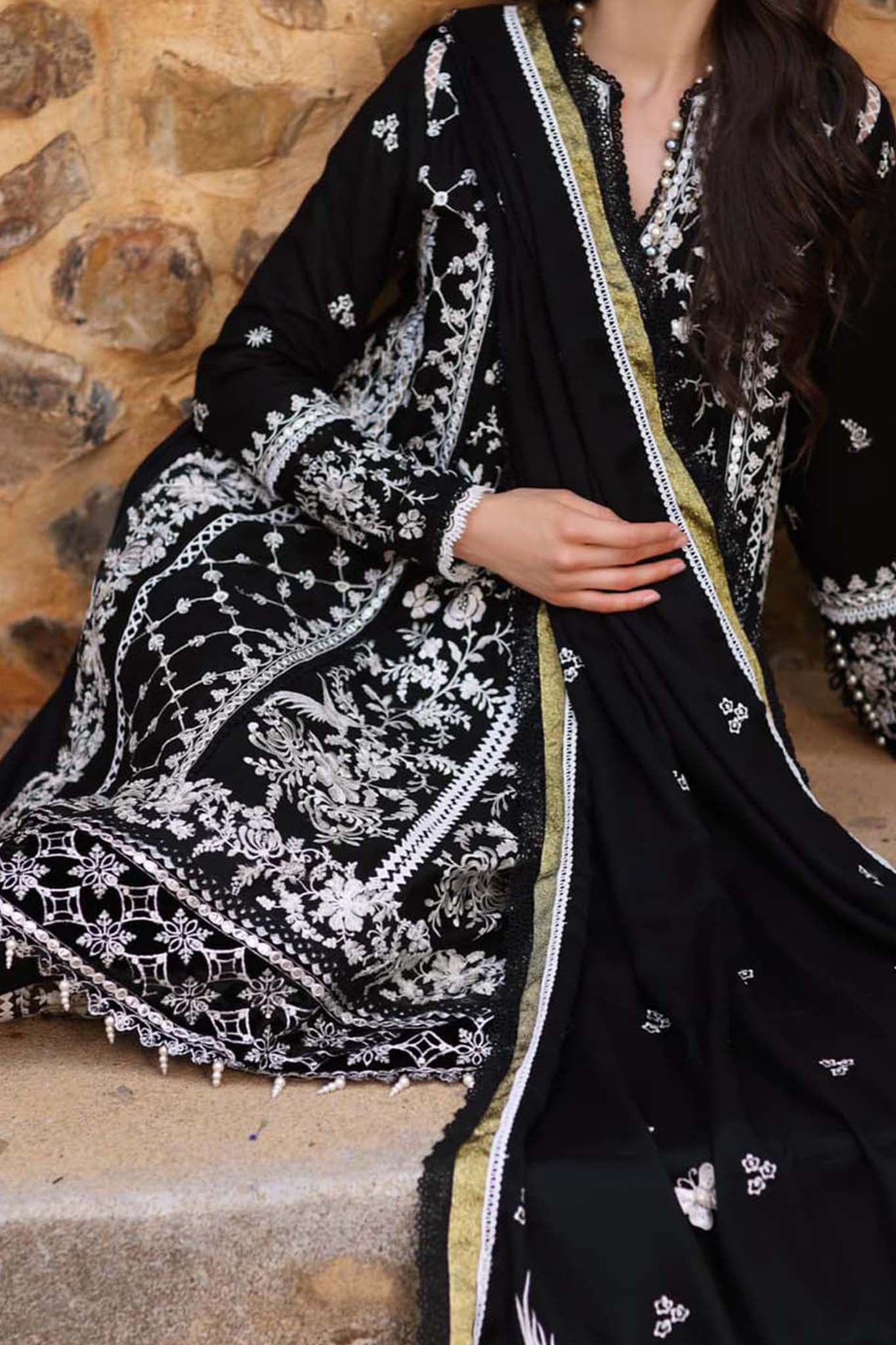 Noor by Saadia Asad Unstitched 3 Piece Luxury Winter Shawl Collection'2023-D-01