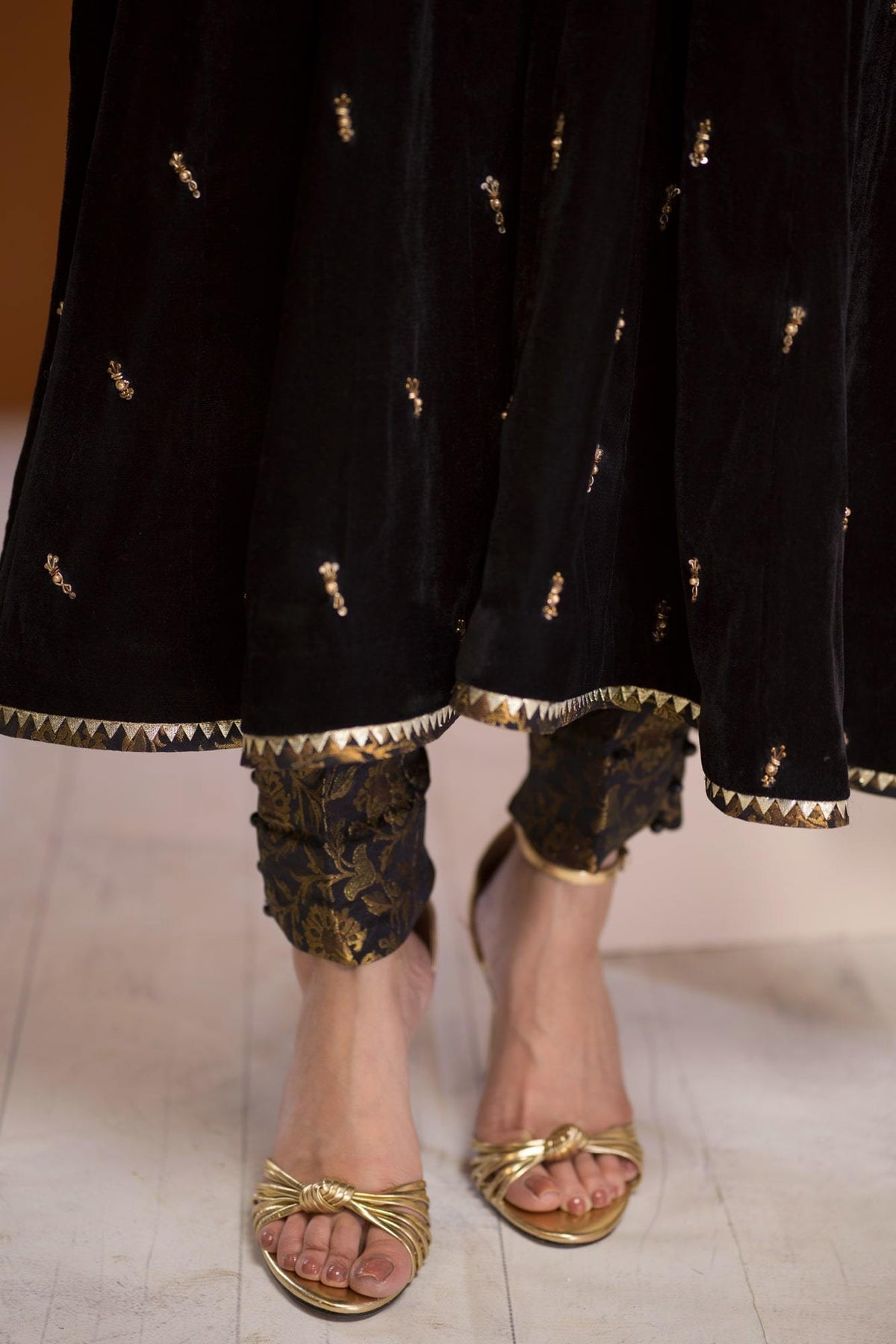 Bagh-E-Makhmal Separates By Zaaviay Stitched Qalee Banarsi Pant