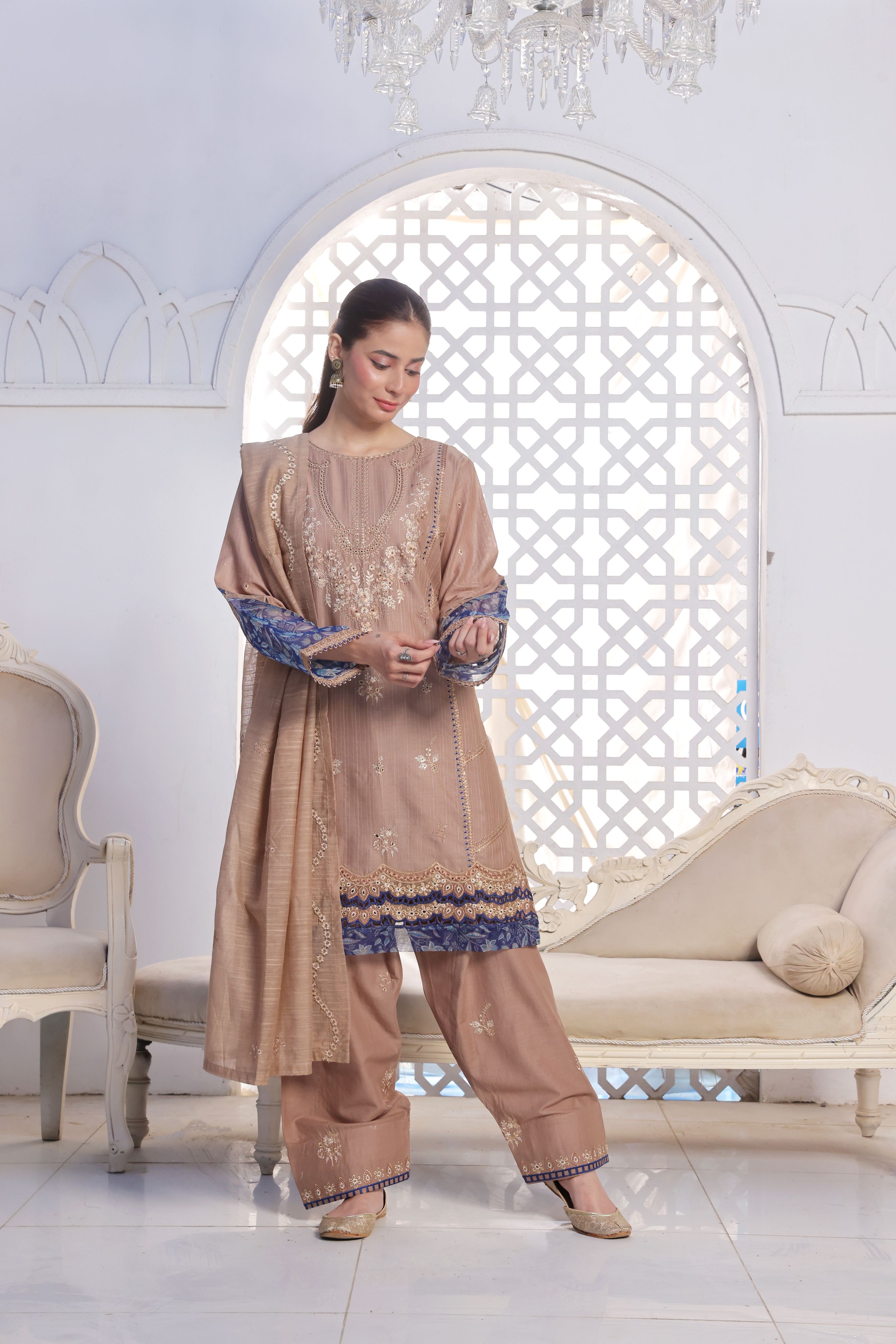 Dressline Subh-E-Bahar A Breathtaking Blend Of Luxury Dora Lawn & Munnar Elegance