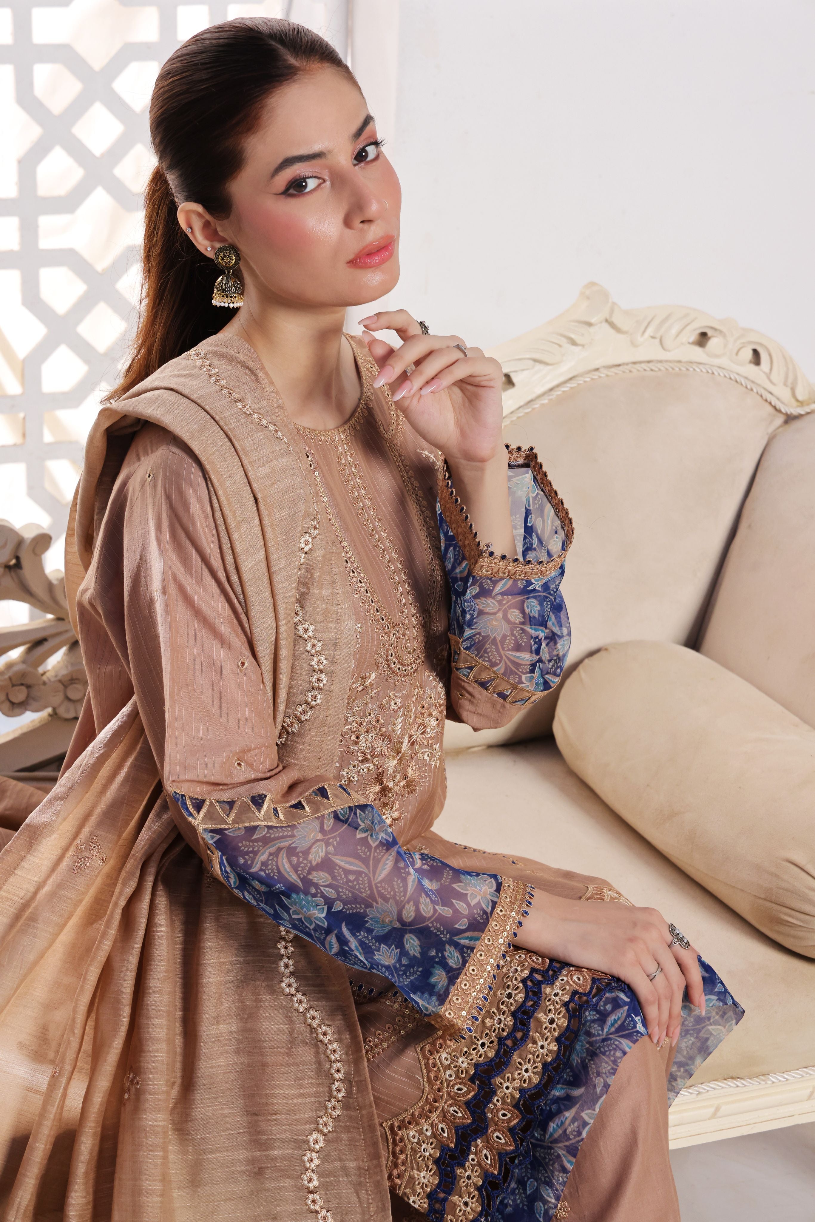 Dressline Subh-E-Bahar A Breathtaking Blend Of Luxury Dora Lawn & Munnar Elegance