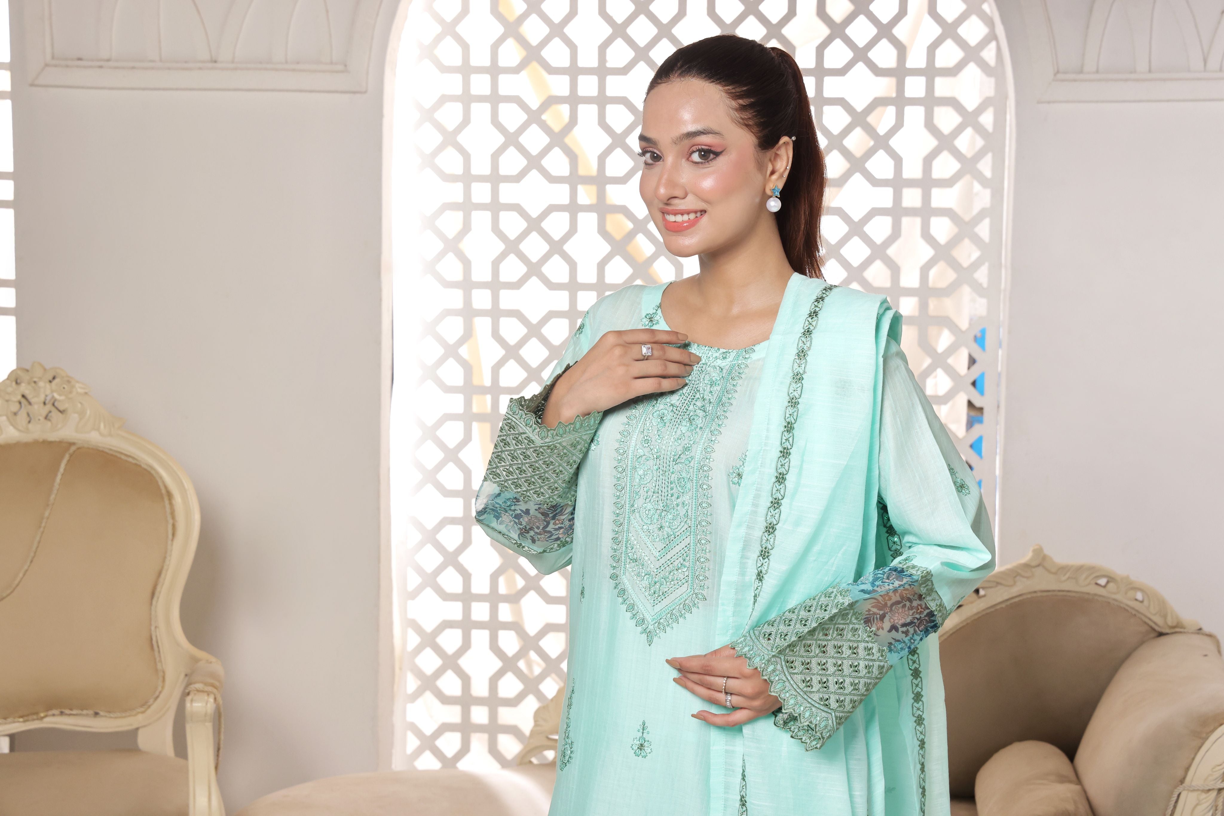 Dressline Subh-E-Bahar A Breathtaking Blend Of Luxury Dora Lawn & Munnar Elegance