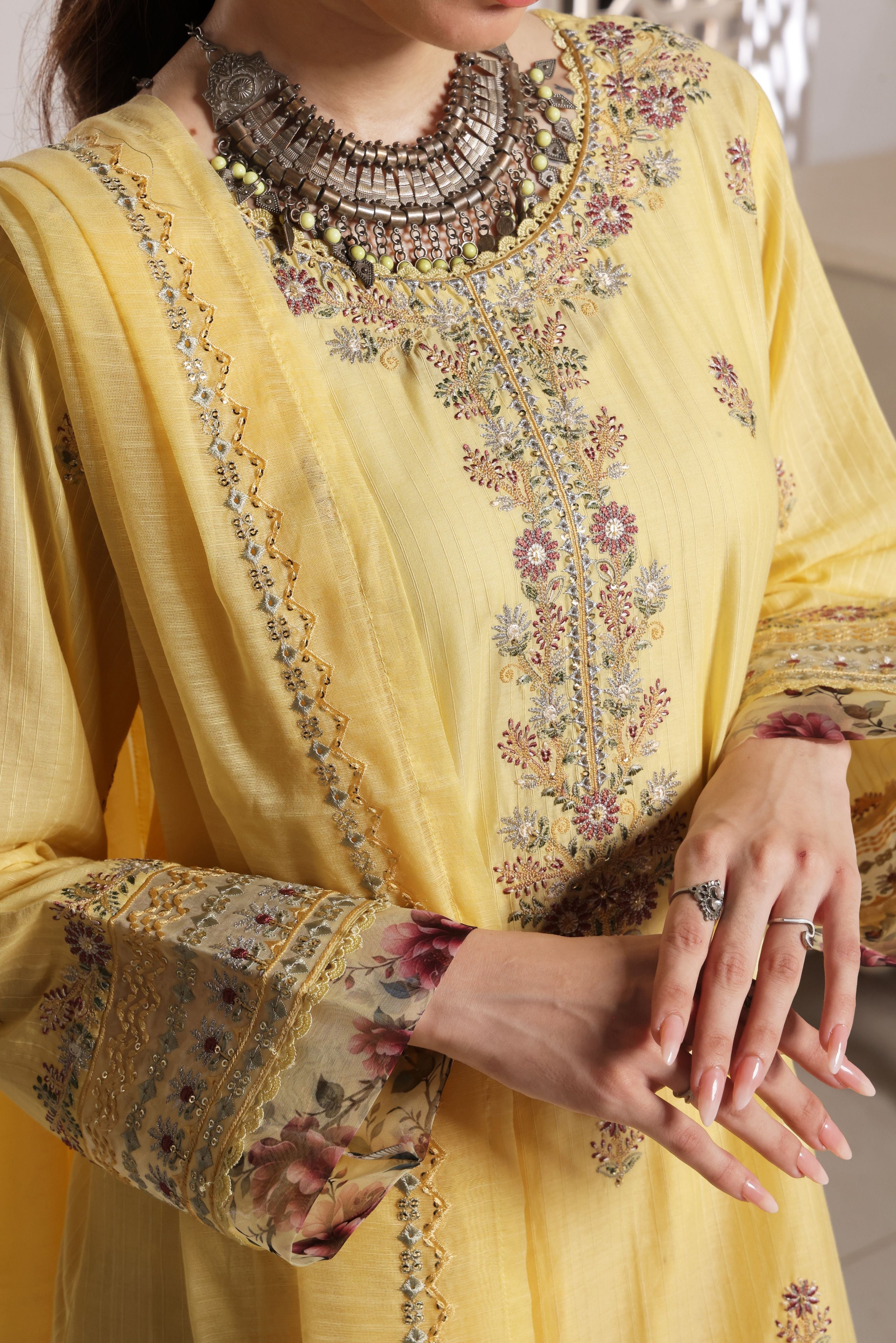 Dressline Subh-E-Bahar A Breathtaking Blend Of Luxury Dora Lawn & Munnar Elegance