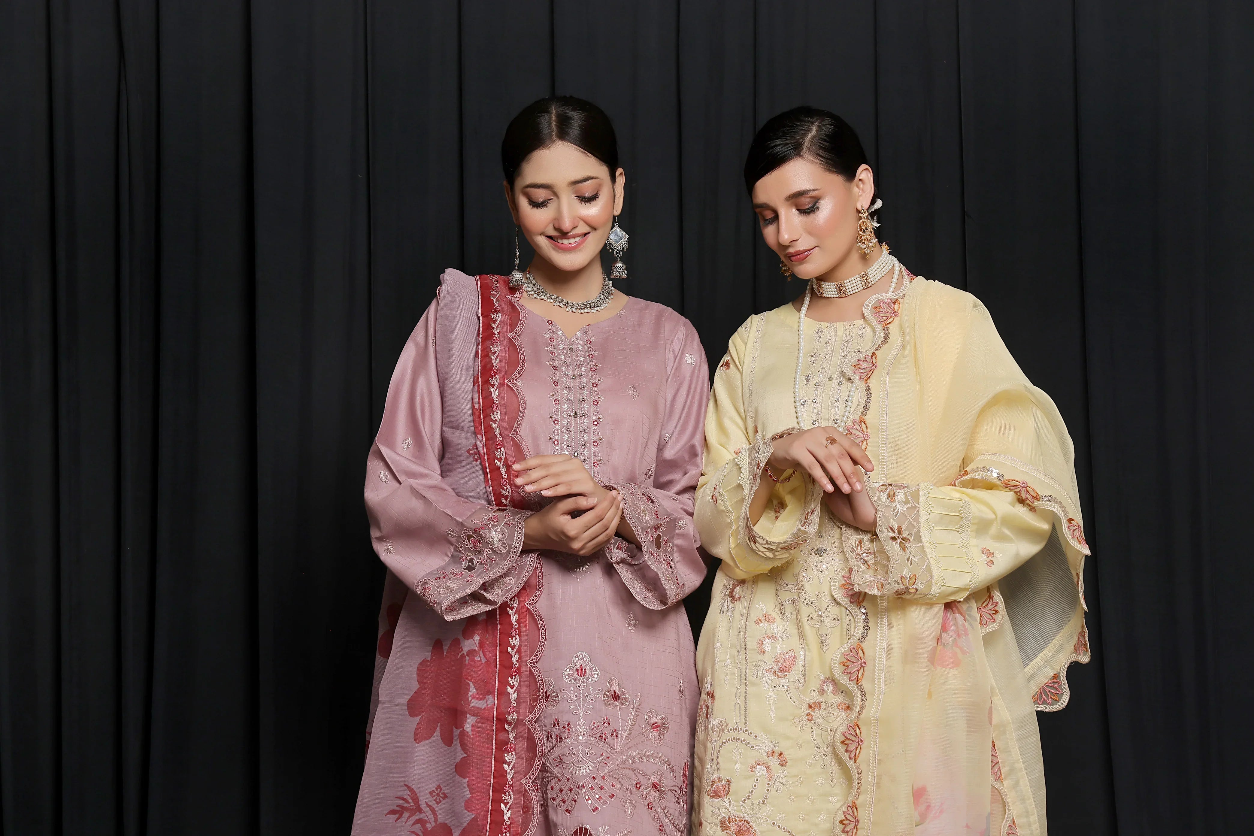 Dressline 3 Piece Emb Chikankari Lawn Suit 539