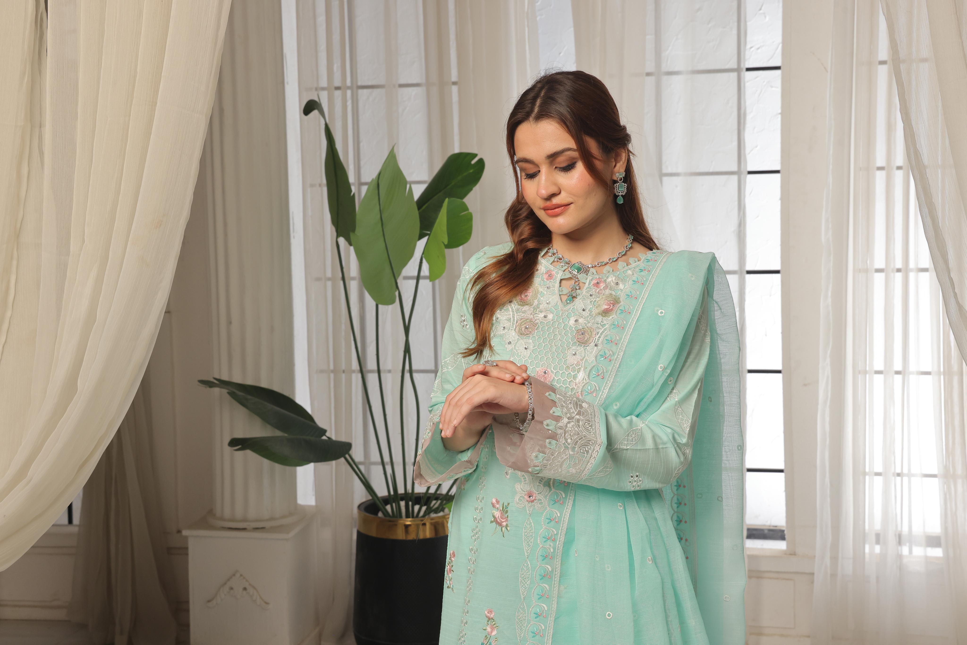Dressline Launching New Un Stitched 3 Pcs Emb Lawn Zari Collection