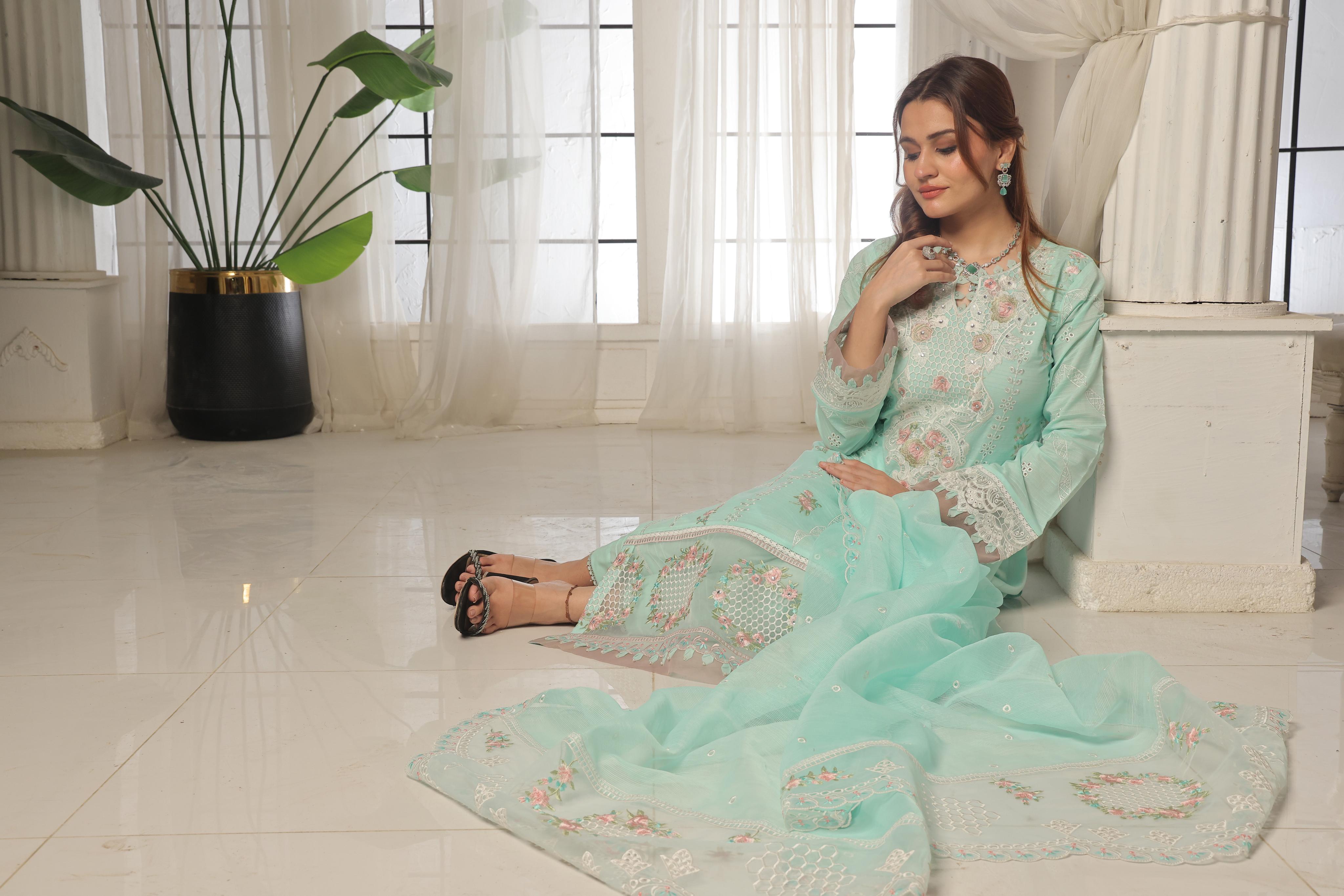 Dressline Launching New Un Stitched 3 Pcs Emb Lawn Zari Collection