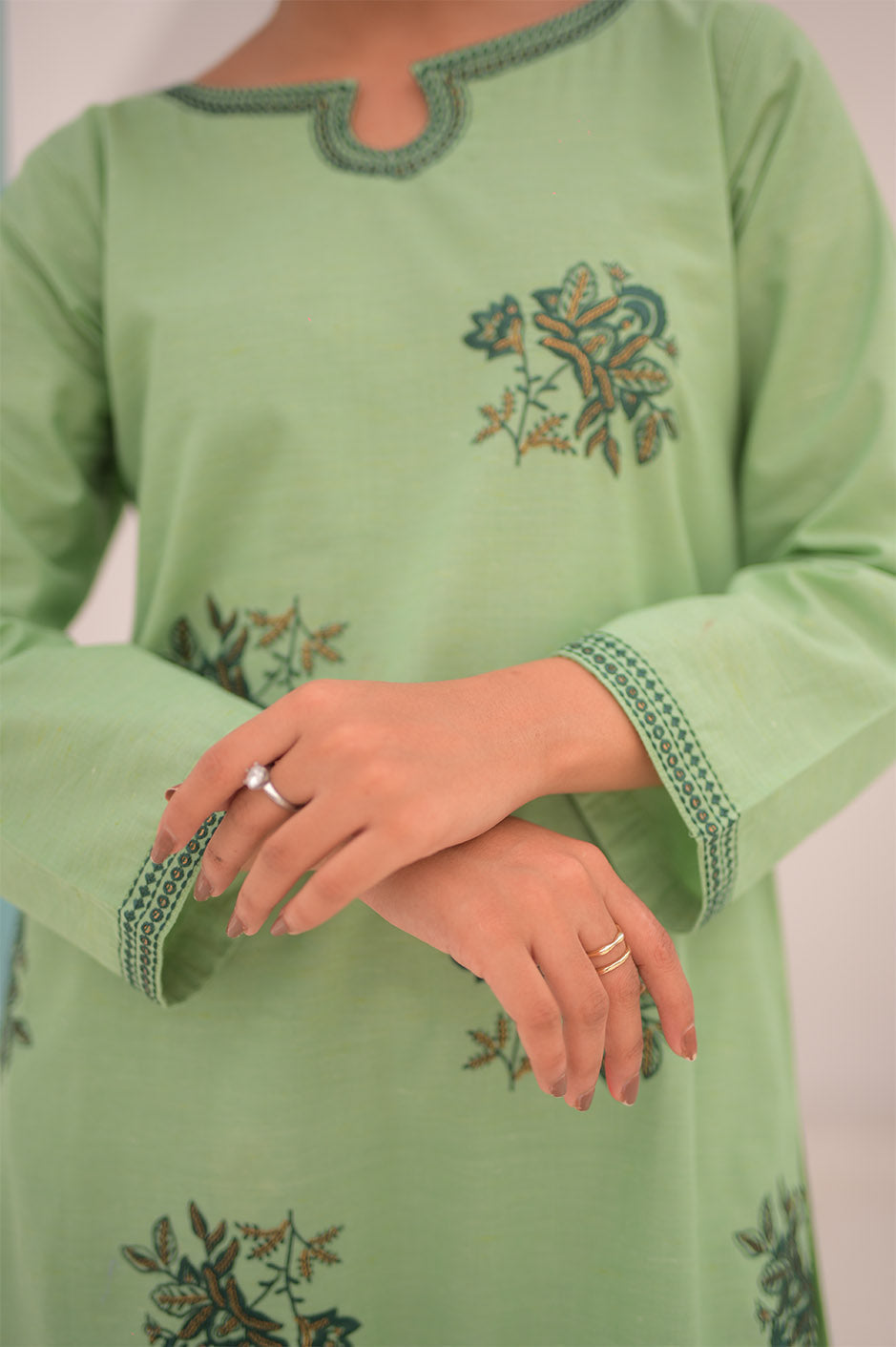Noor E Gul By Tehzeeb Threads Floral Collection-Embroidered Cotton Stitched 2 Piece (Shirt / Trouser)-TE-04