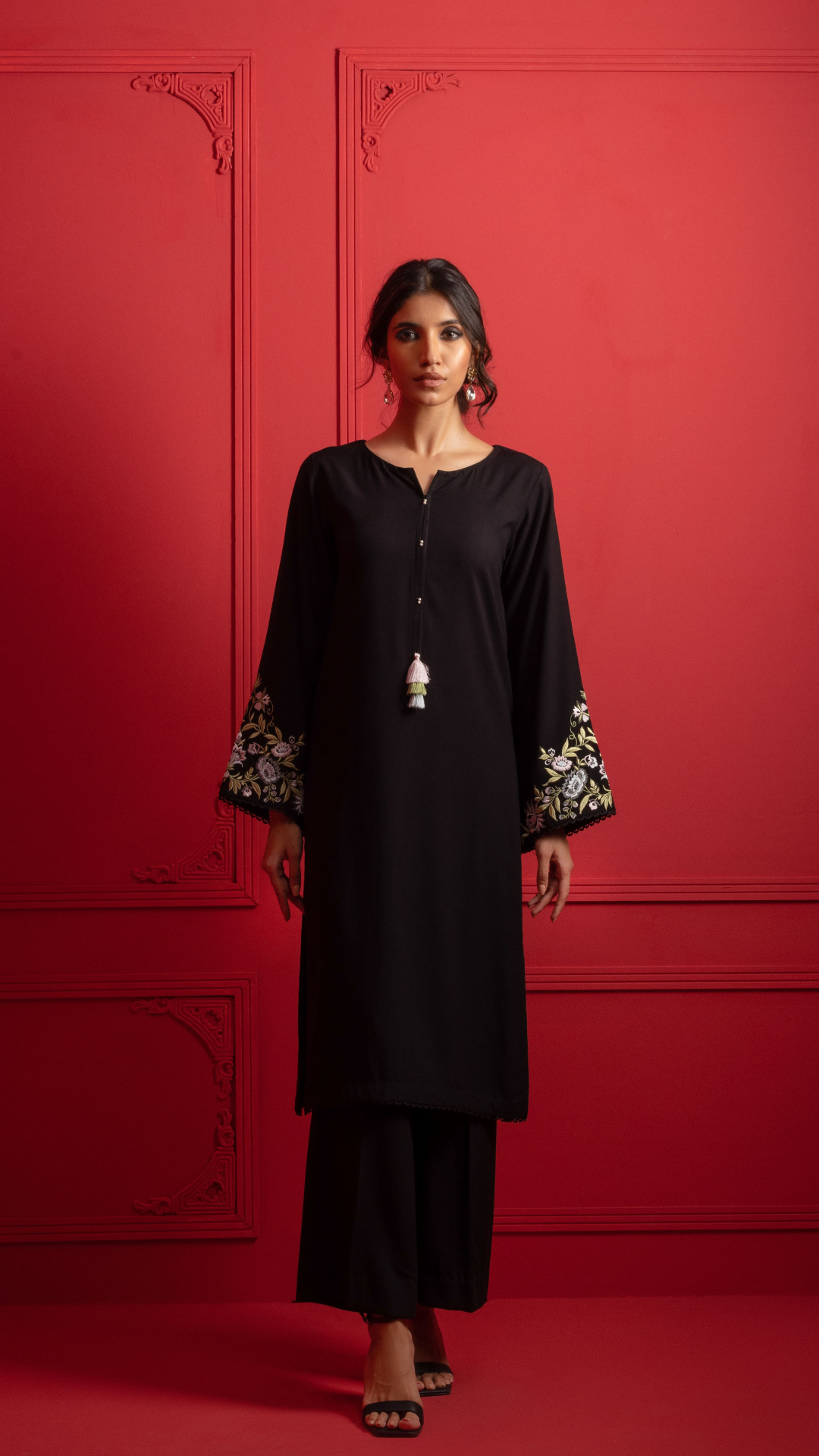 Signature By Najia Zia Stitched 2 Piece Winter Collection'2025-Black Forest