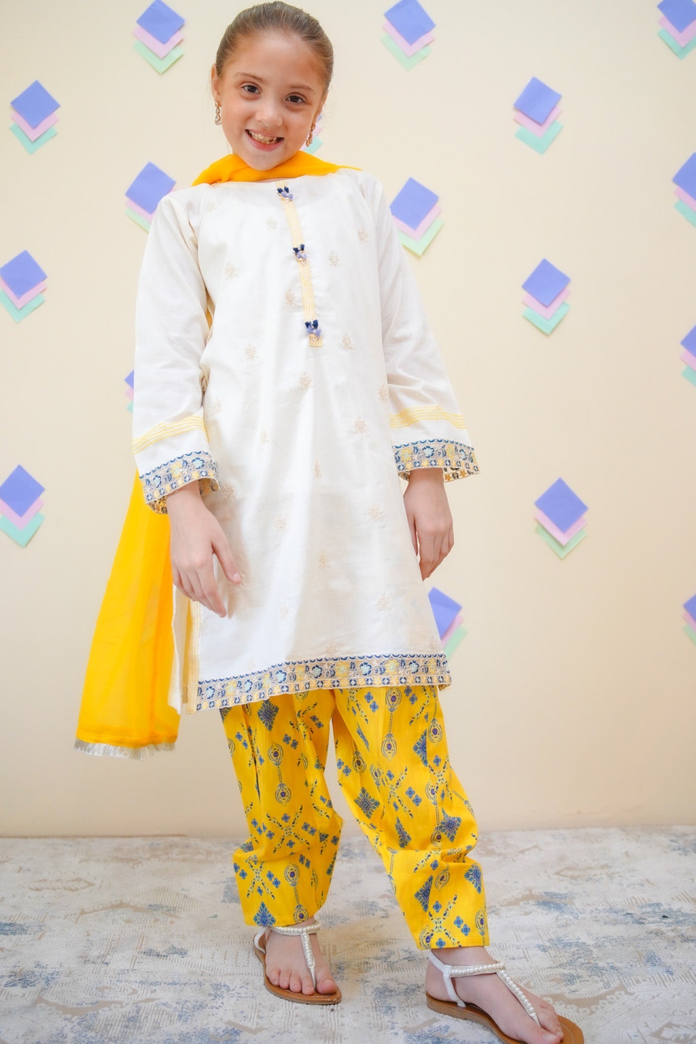 Shanzey Stitched 3 Piece Emb Lawn Farshi Edit Collection'2025-SHK-4436
