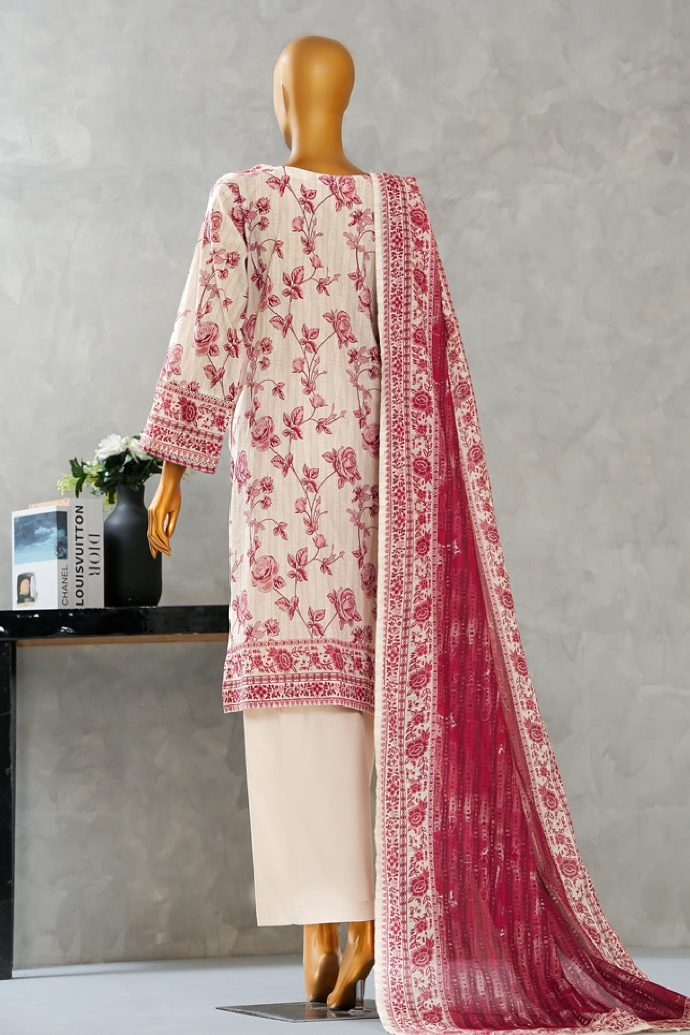 Aashkaar By HZ Stitched 3 Piece Emb Lawn Vol-06 Collection'2025-LPE-517