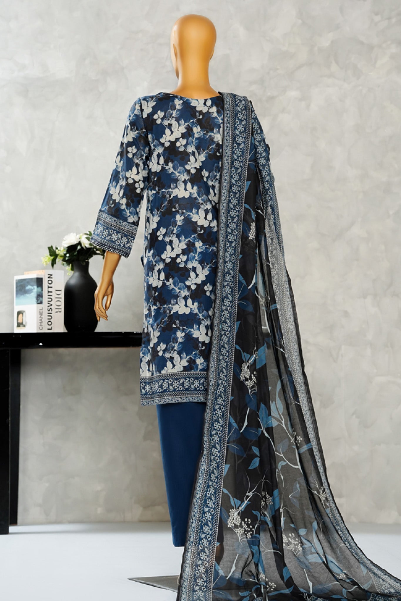 Aashkaar By HZ Stitched 3 Piece Emb Lawn Vol-06 Collection'2025-LPE-518