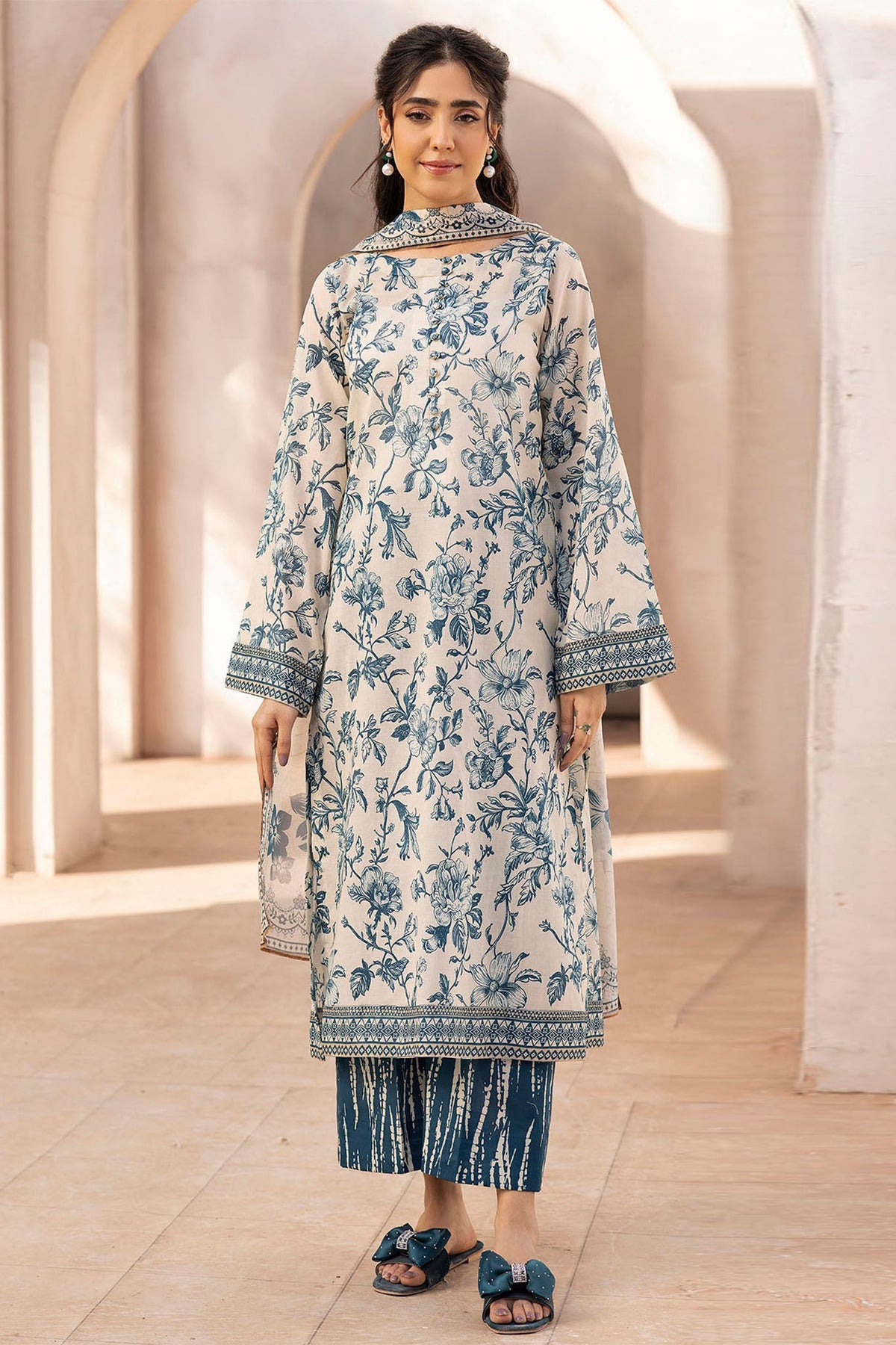 Rang By Motifz Unstitched 3 Piece Printed Lawn 2 Collection'2025-5518-GEMMA