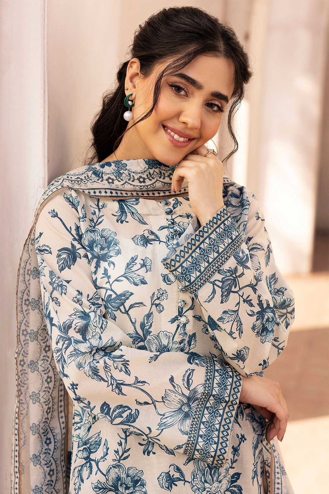 Rang By Motifz Unstitched 3 Piece Printed Lawn 2 Collection'2025-5518-GEMMA