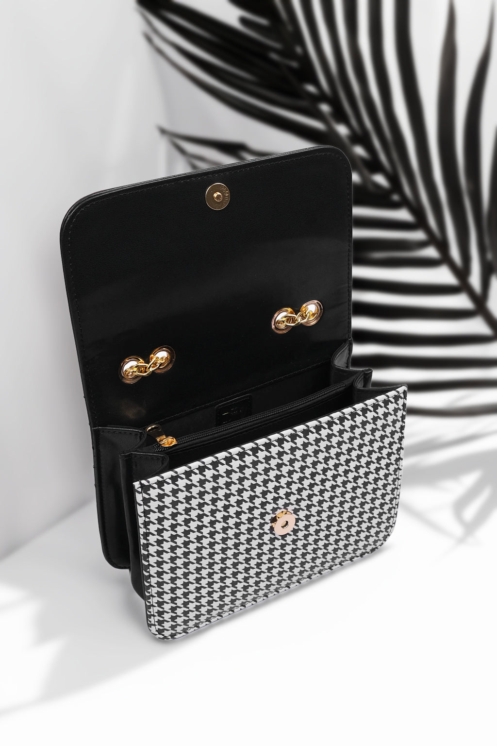 Fineur Shoulder Bag ChevronFlap - Black