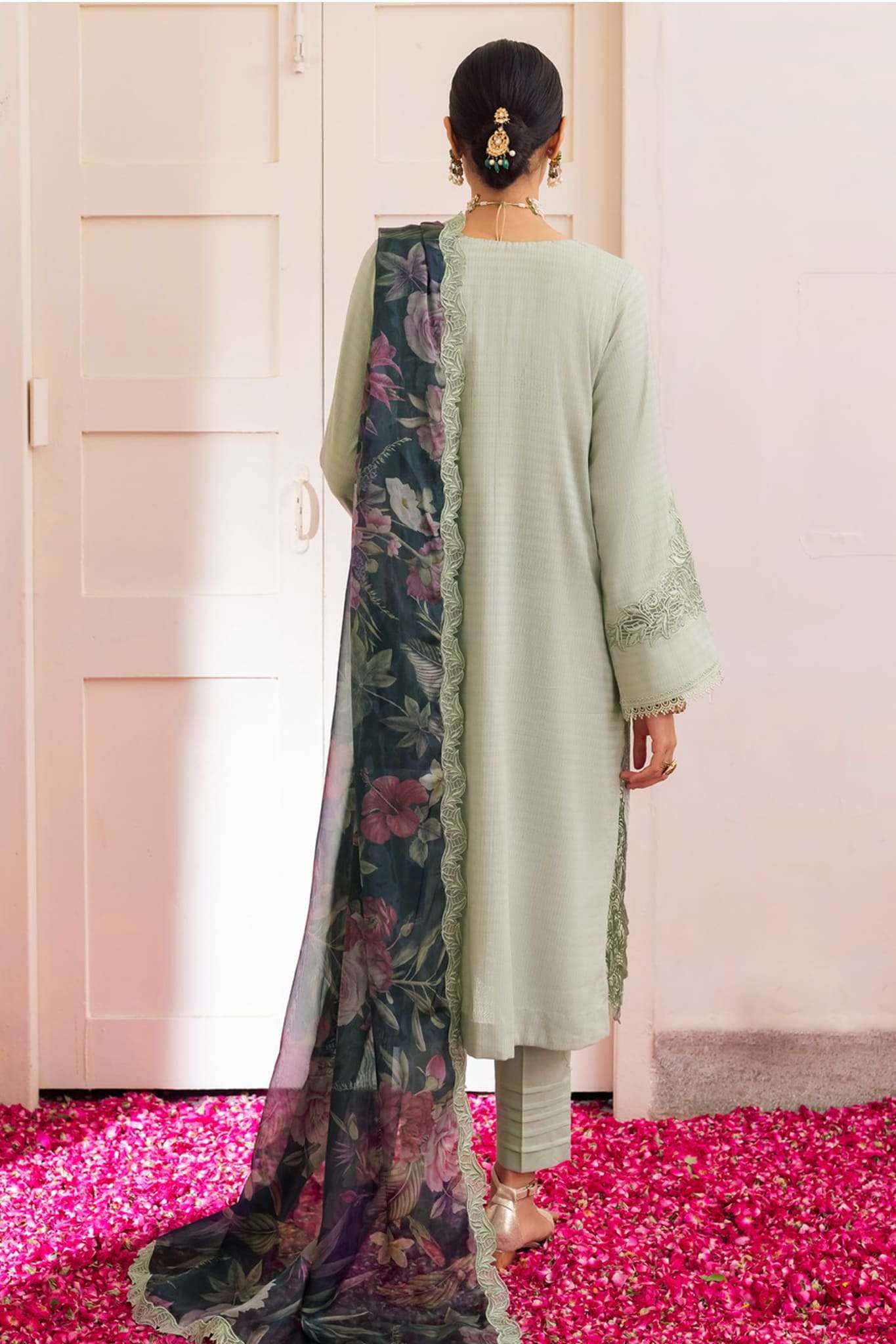 Aashiyan by Iznik Unstitched 3 Piece Festive Lawn Collection'2023-AL-05-Insha