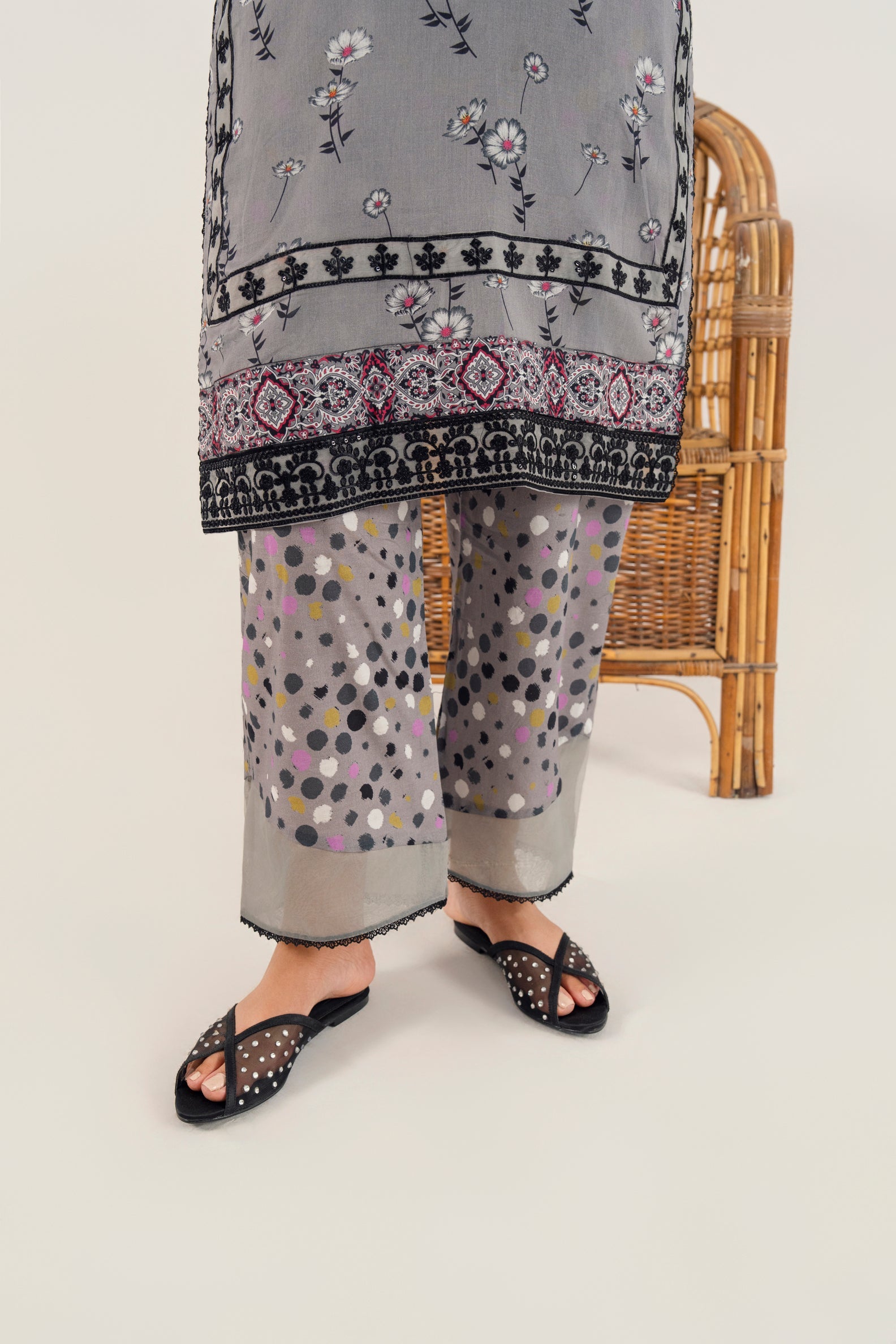 Zoya Zafar Stitched 3 Piece Lawn Collection'2025-Elegant Look