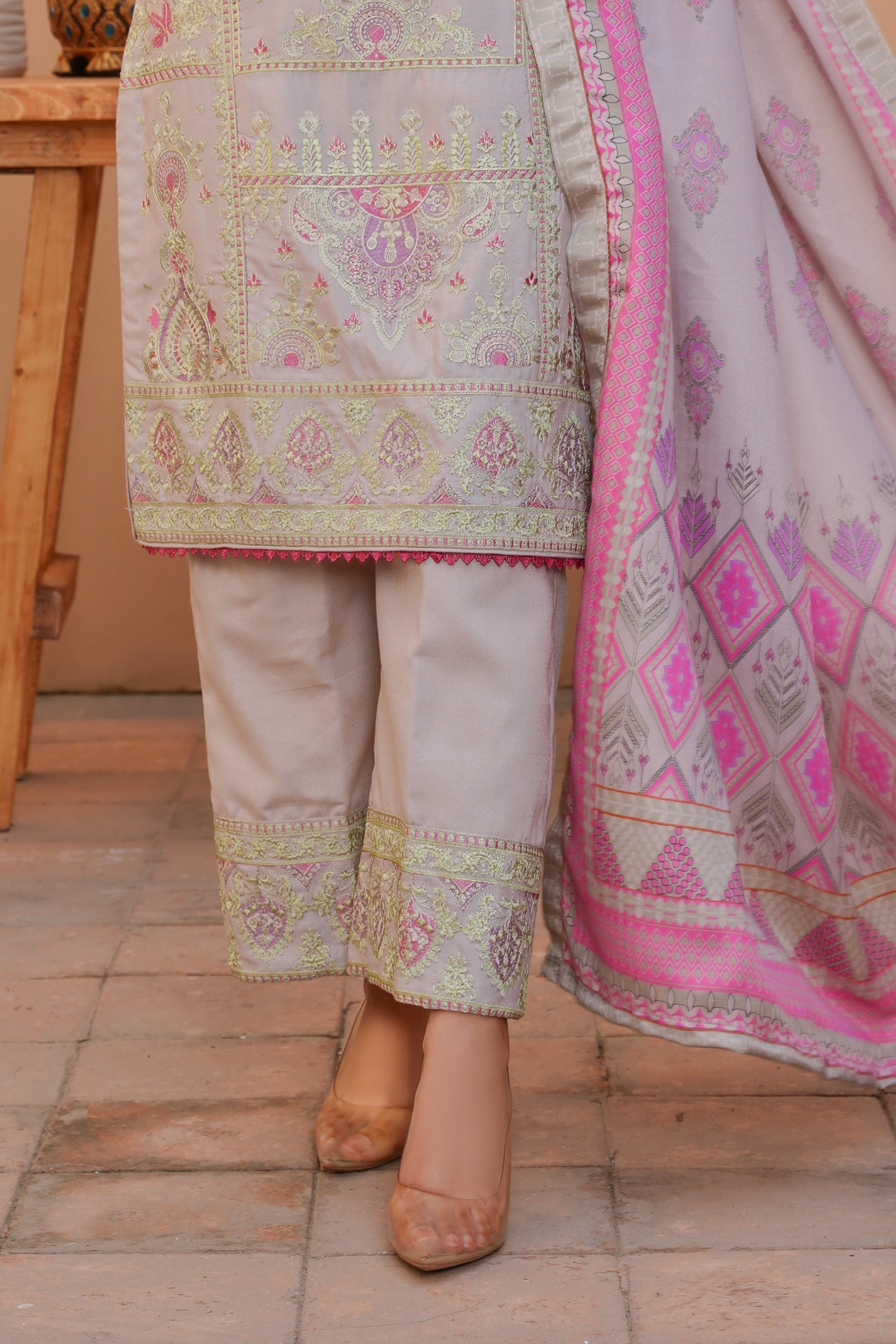 Threads & Weaves Stitched 3 PC - Embroidered Karandi Pret-02