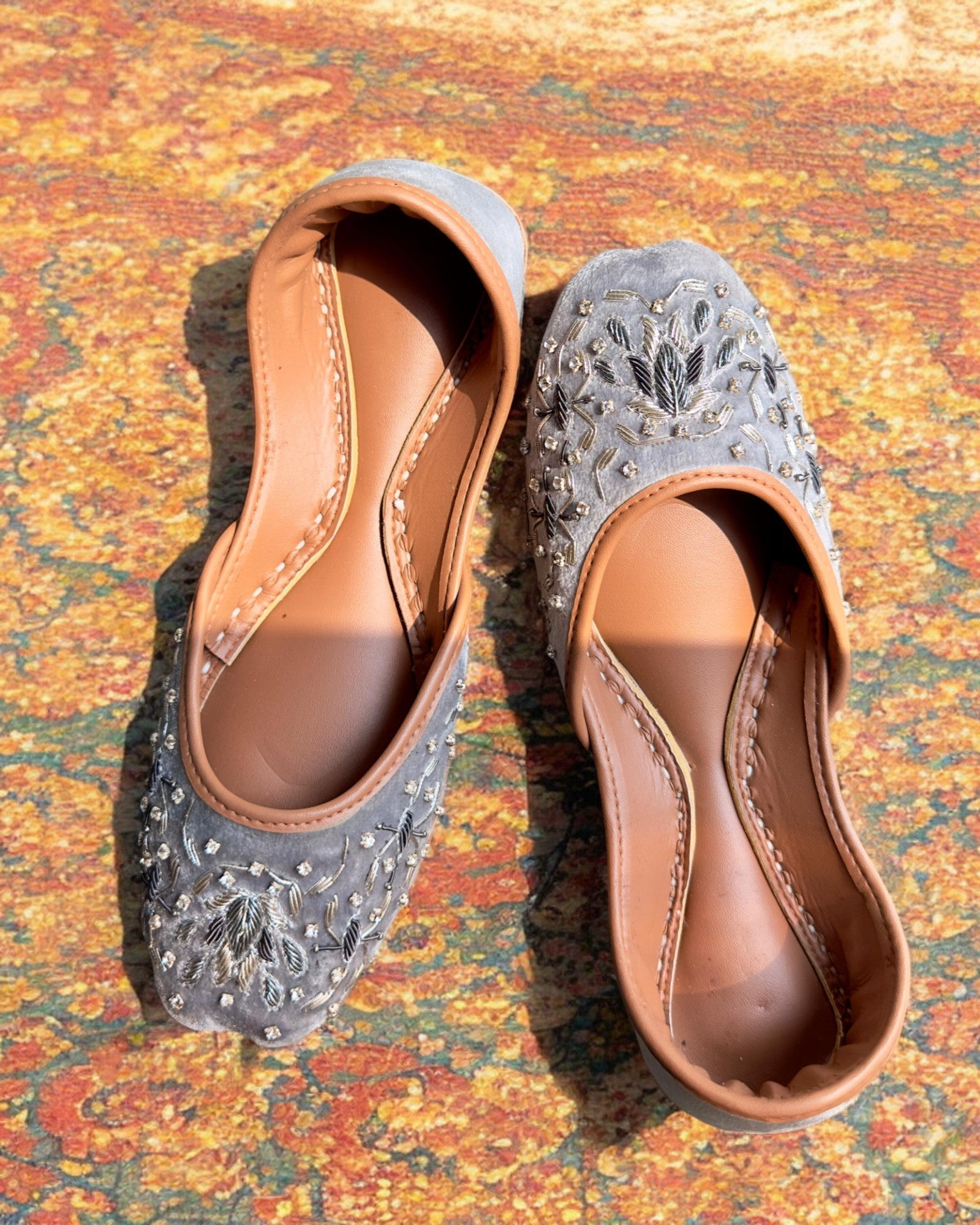 Grey Wedding Khussa