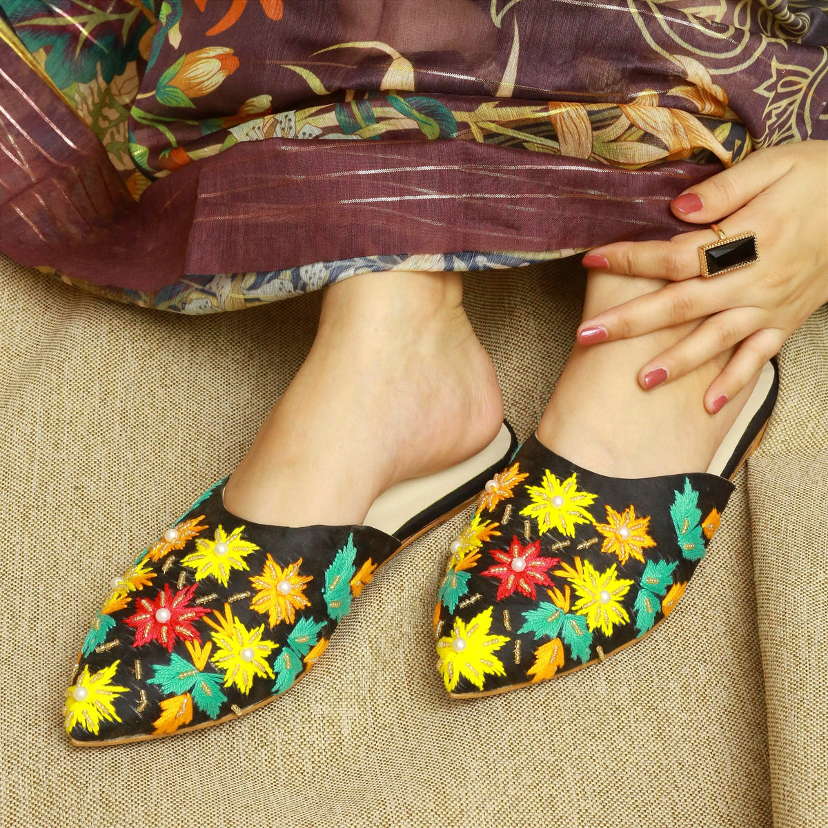 Bustangi Naqoosh Mules