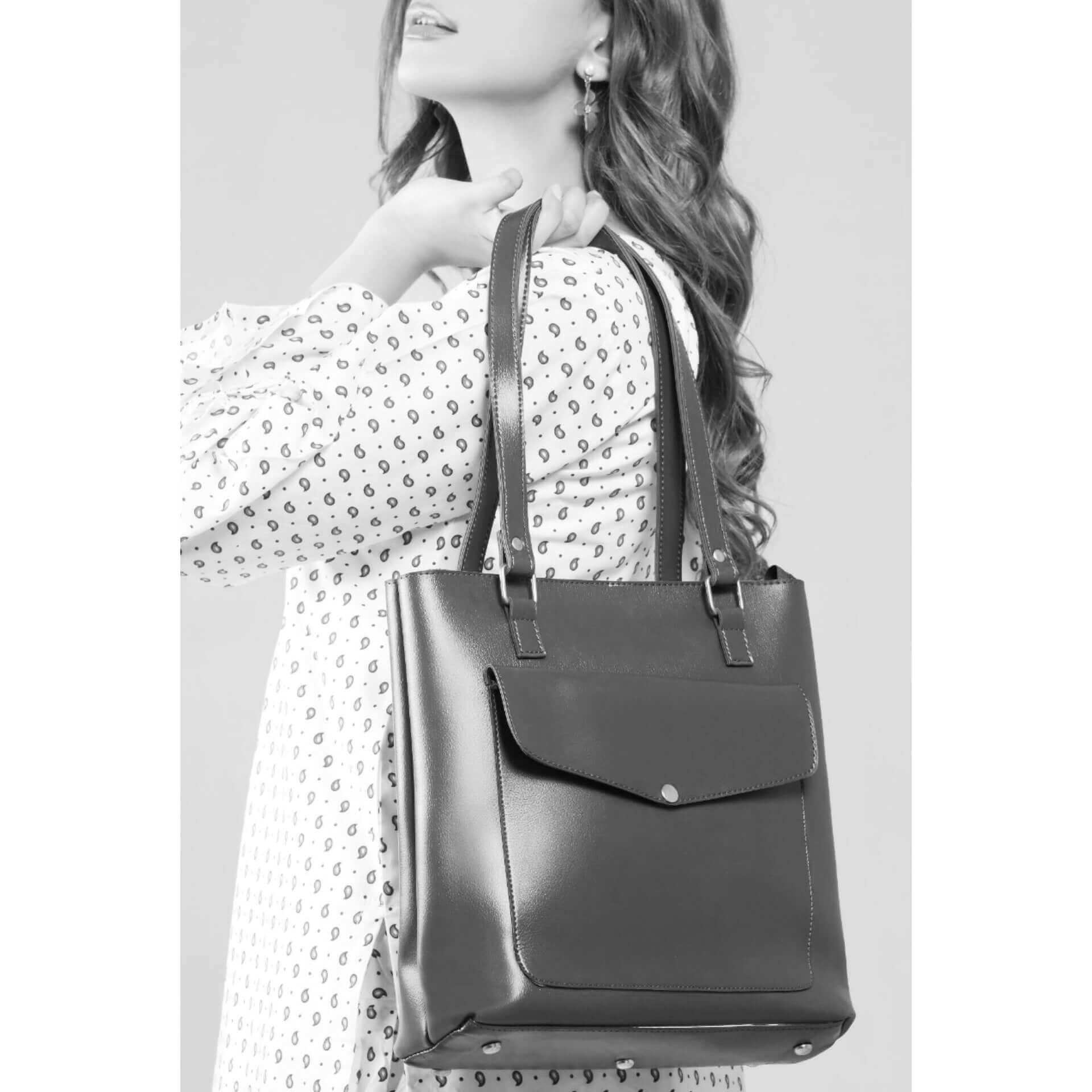 CAPE TOWN BLACK - LEFTOVER - Bag X