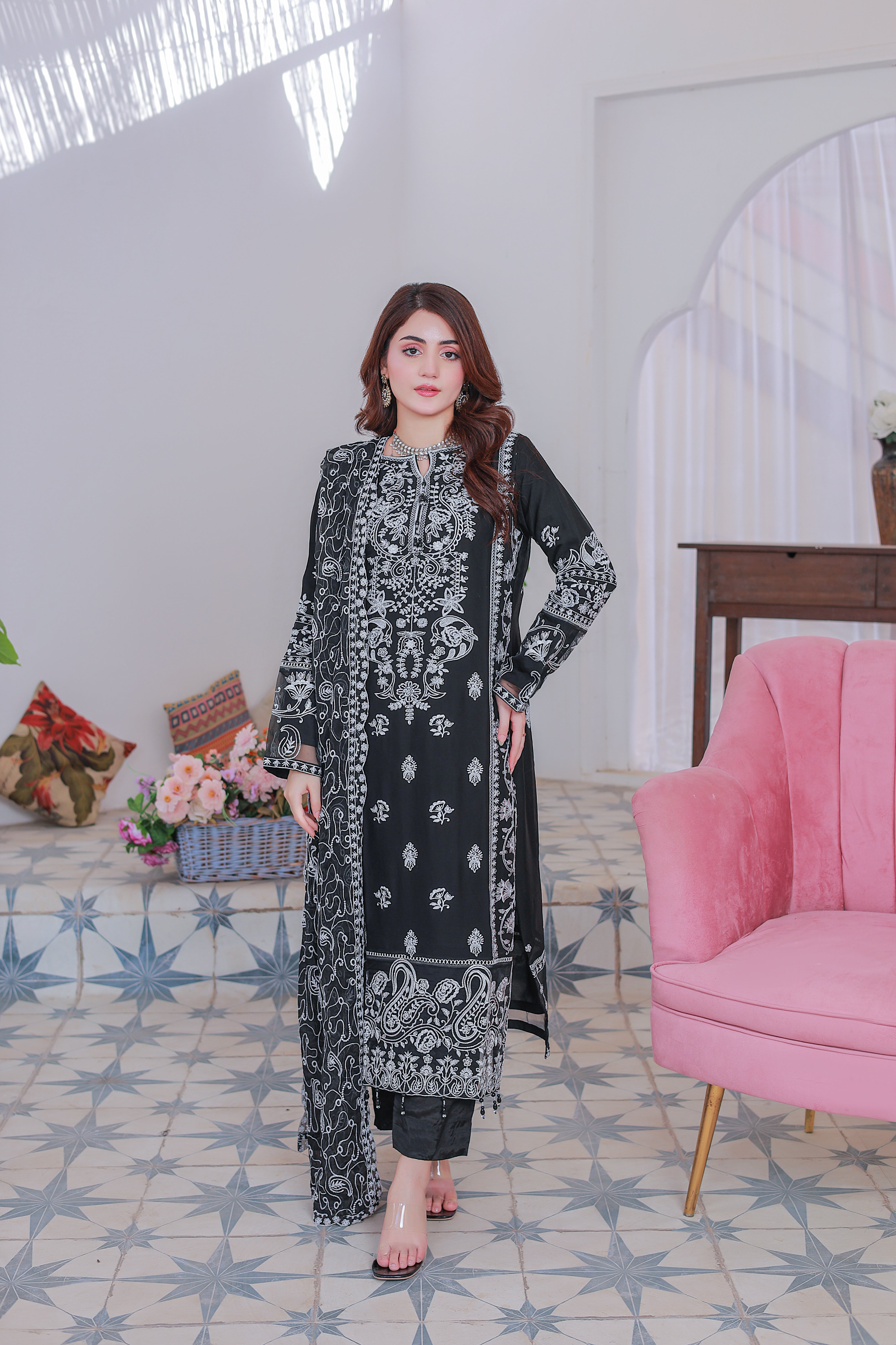 Umer Aayan 03-Piece Mahpara Embroidered Black Chiffon Suit