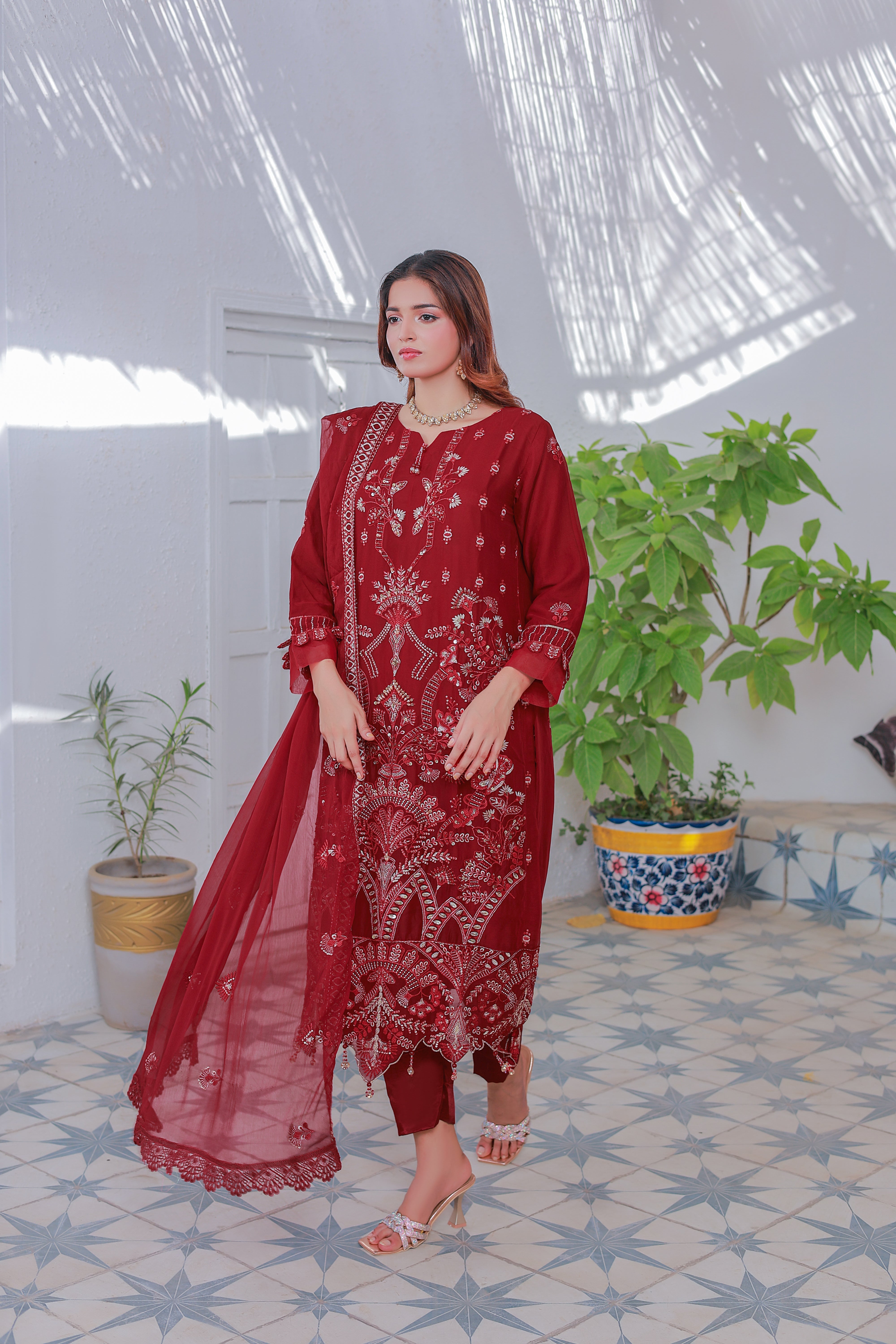 Umer Aayan Mahpara 03-Piece Embroidered Red Chiffon Suit