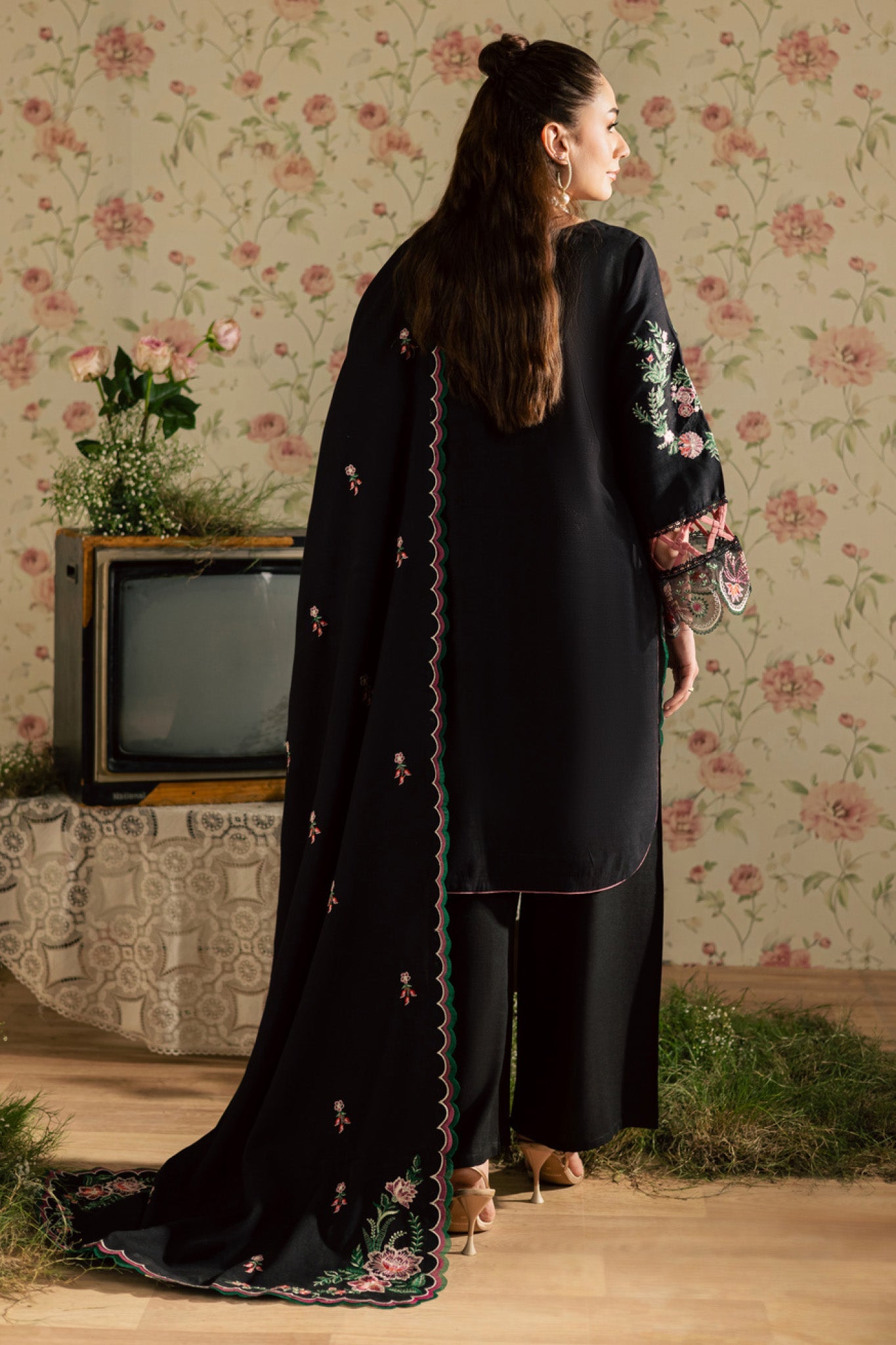 Kaia by Mahnur Unstitched 3 Piece Emb Winter Collection'2025-K-14