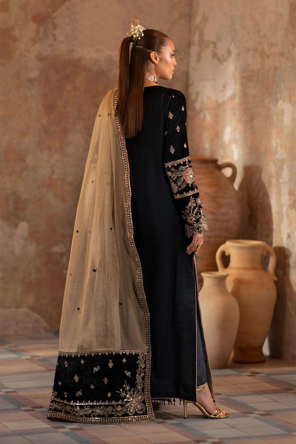 Saanjh By Emaan Adeel Unstitched 3 Piece Velvet Edit Collection'2024-Ishaan