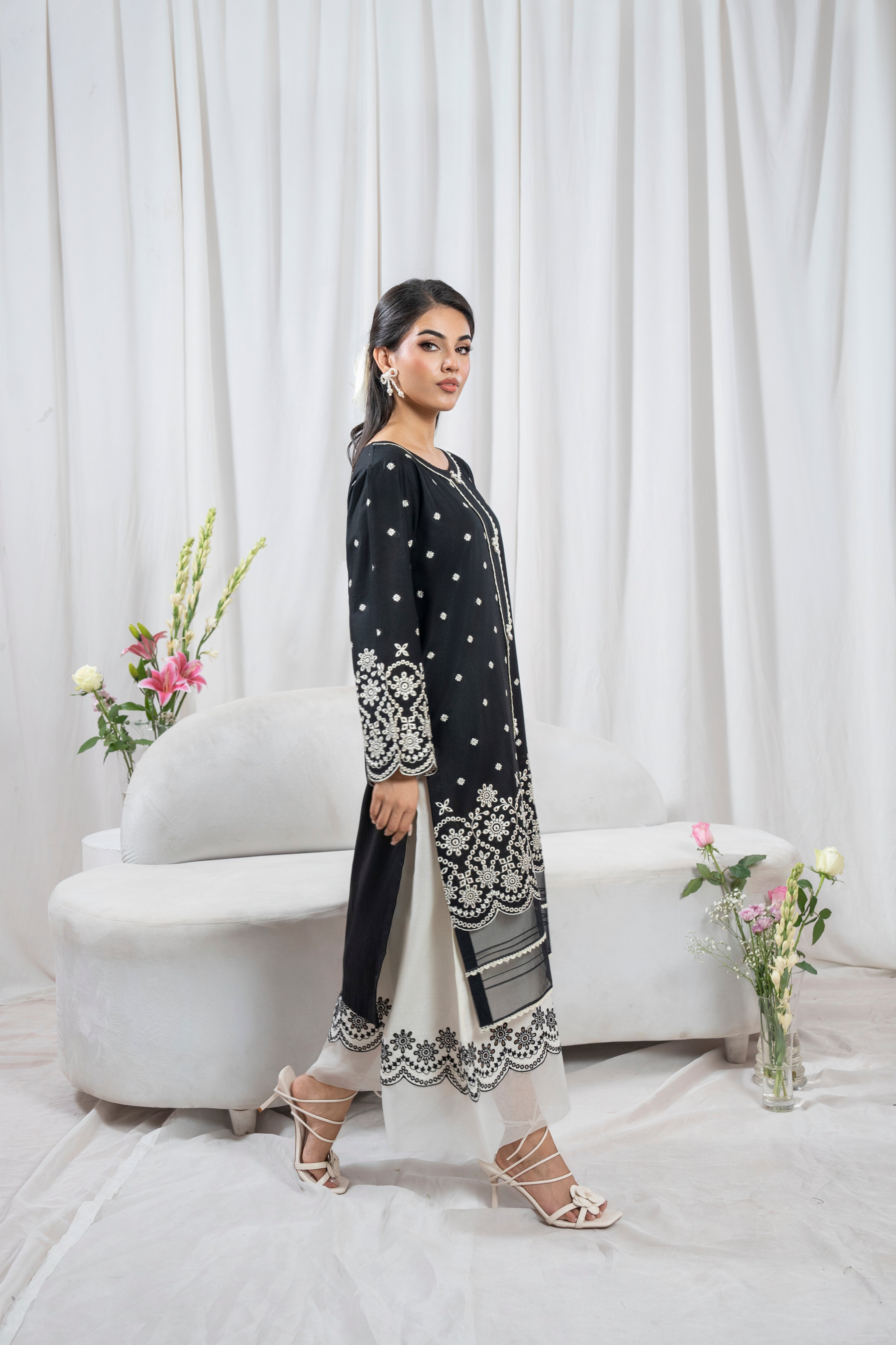 Zoya Zafar Stitched 2 Piece Cotton Collection'2025-Monochrome Maison