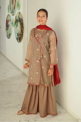 The Traditional Glamour Zari Jacquard Handcrafted 3-Pc Suit combines intricate zari detailing with luxurious jacquard, offering a timeless and elegant style.