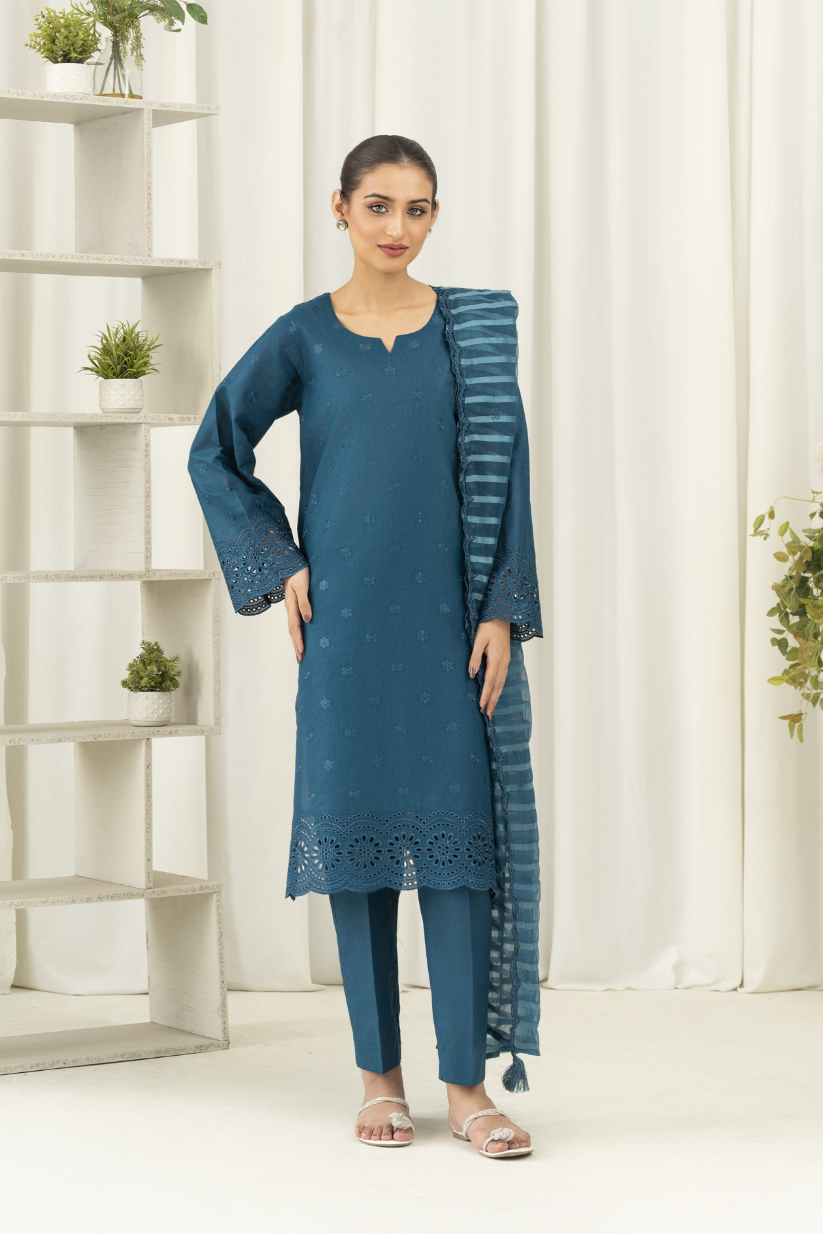 La Rosaa Stitched 3 Piece Emb Cotton Lawn Collection-Either- 3Pc