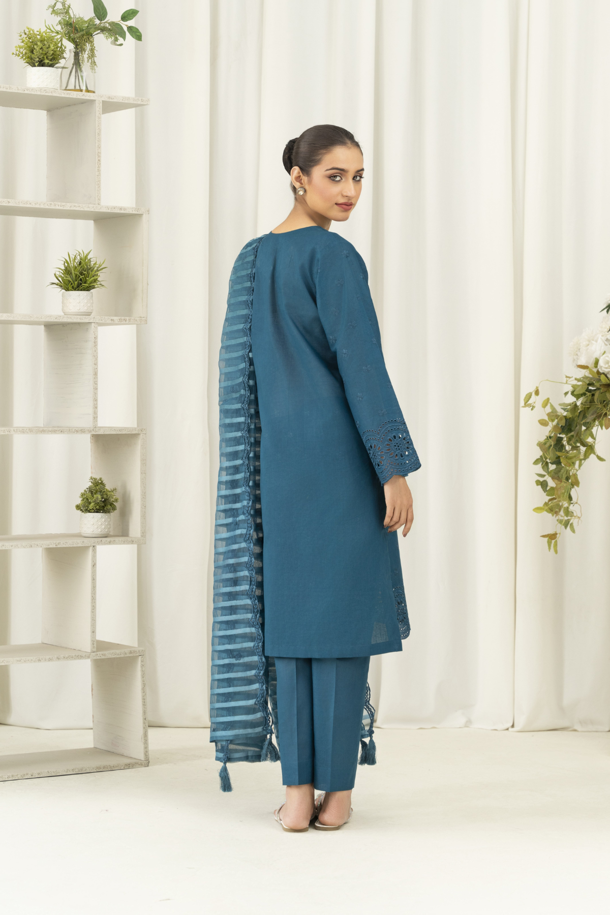 La Rosaa Stitched 3 Piece Emb Cotton Lawn Collection-Either- 3Pc
