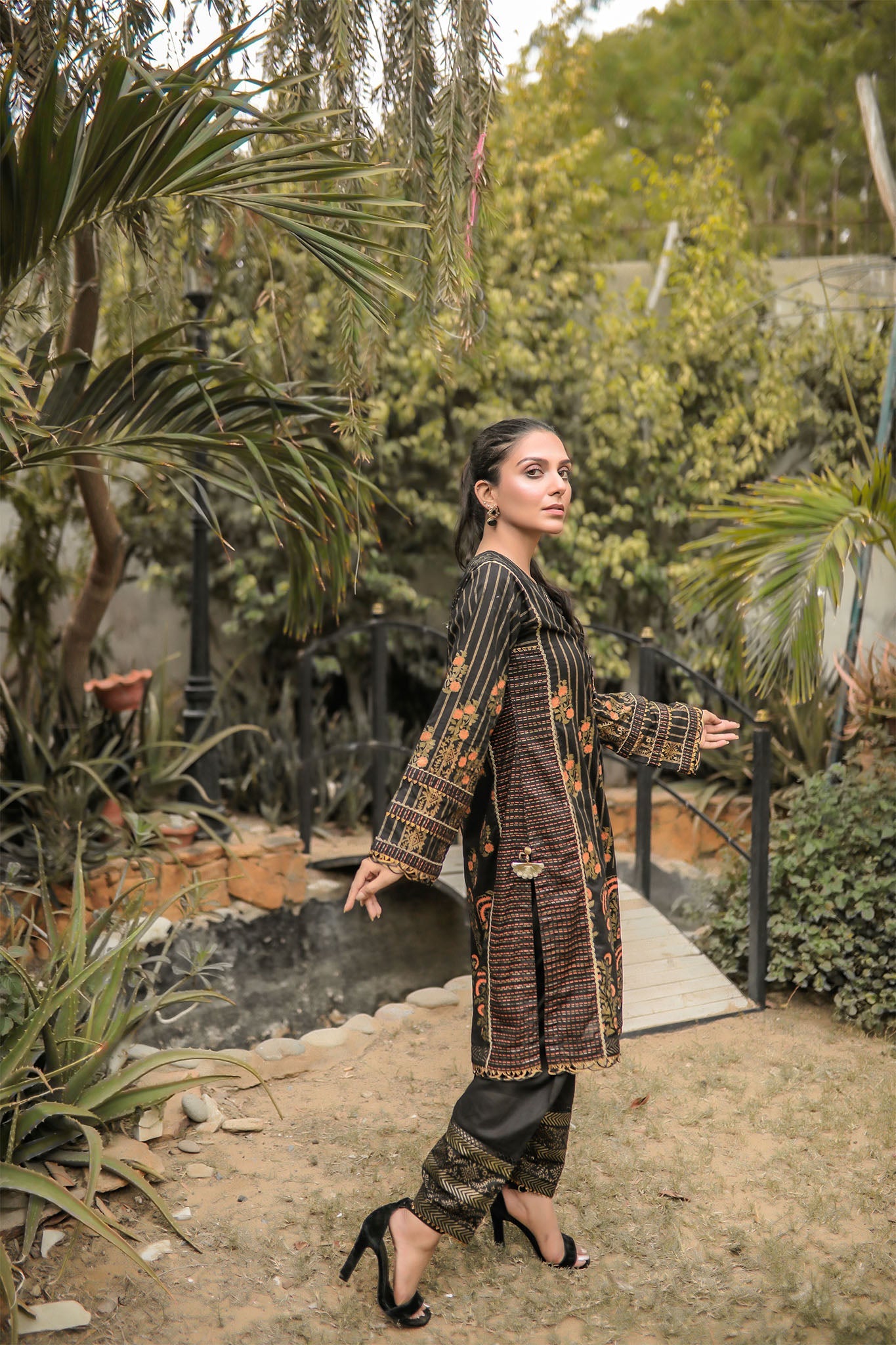 Libaas E Khaas By Yusra Ansari Stitched Summer Collection'2025-Mookosh-yed-03