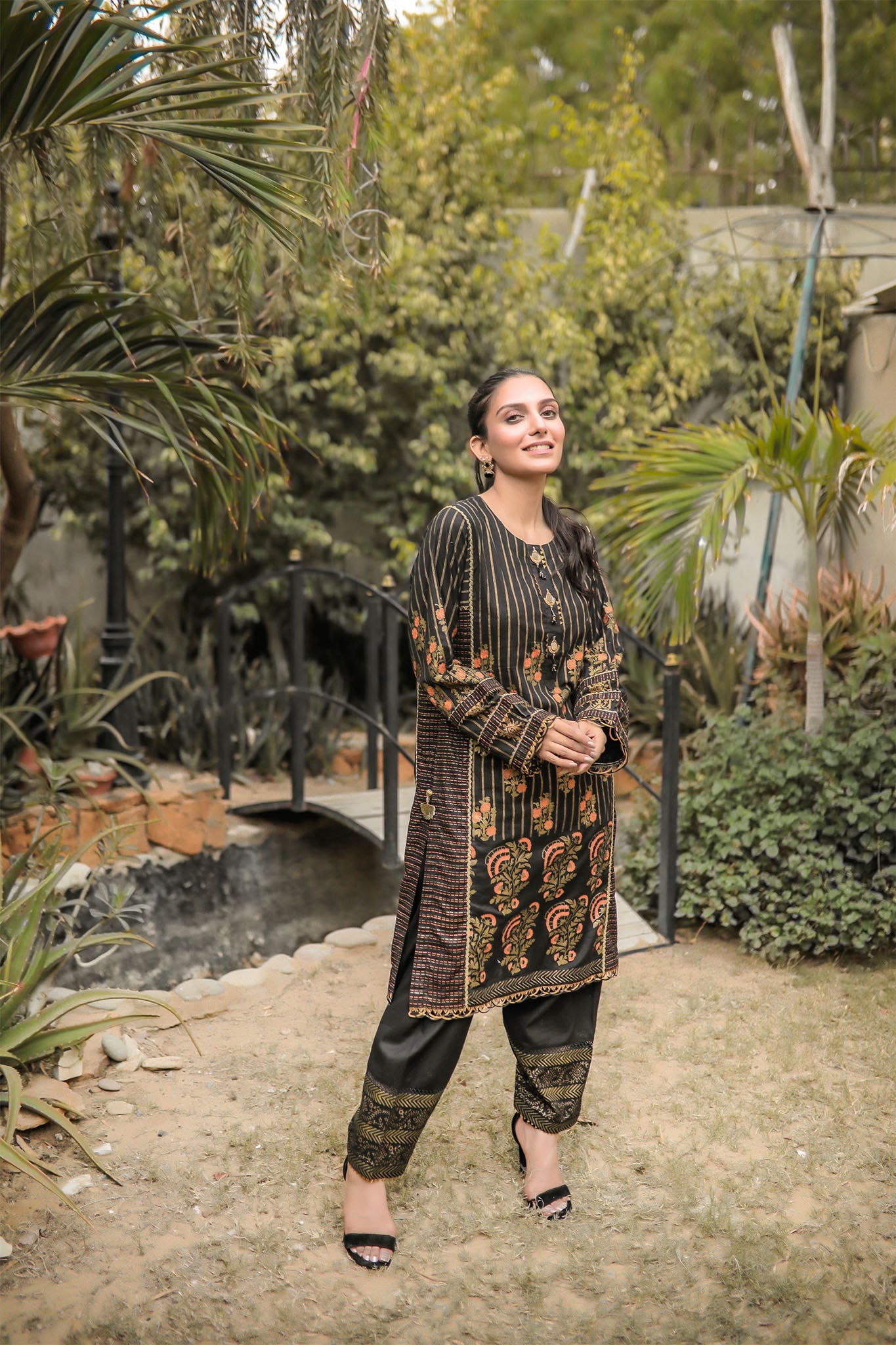 Libaas E Khaas By Yusra Ansari Stitched Summer Collection'2025-Mookosh-yed-03
