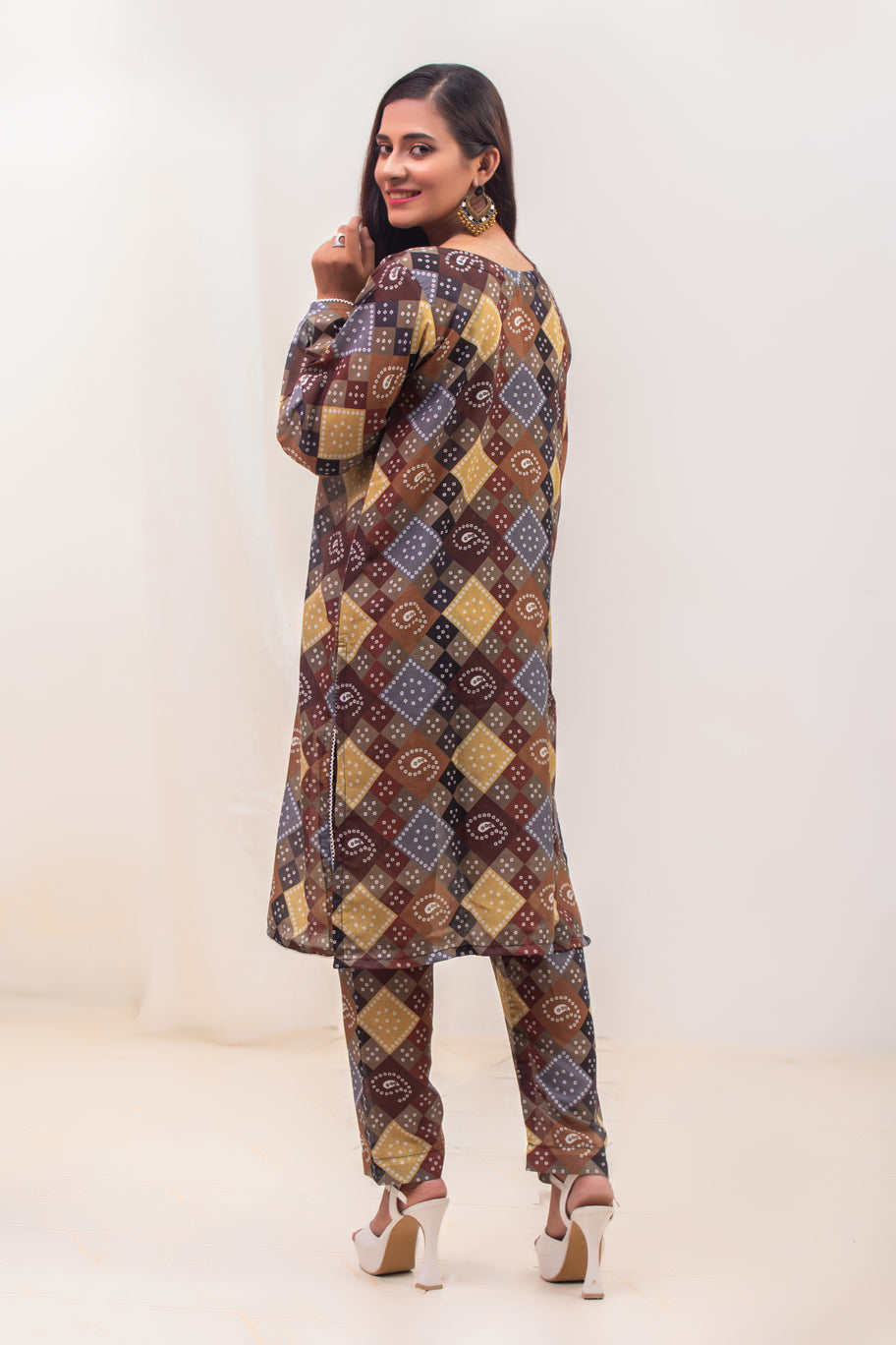 Silcot Stitched Summer Collection'2025-Kahani-chin printed swiss