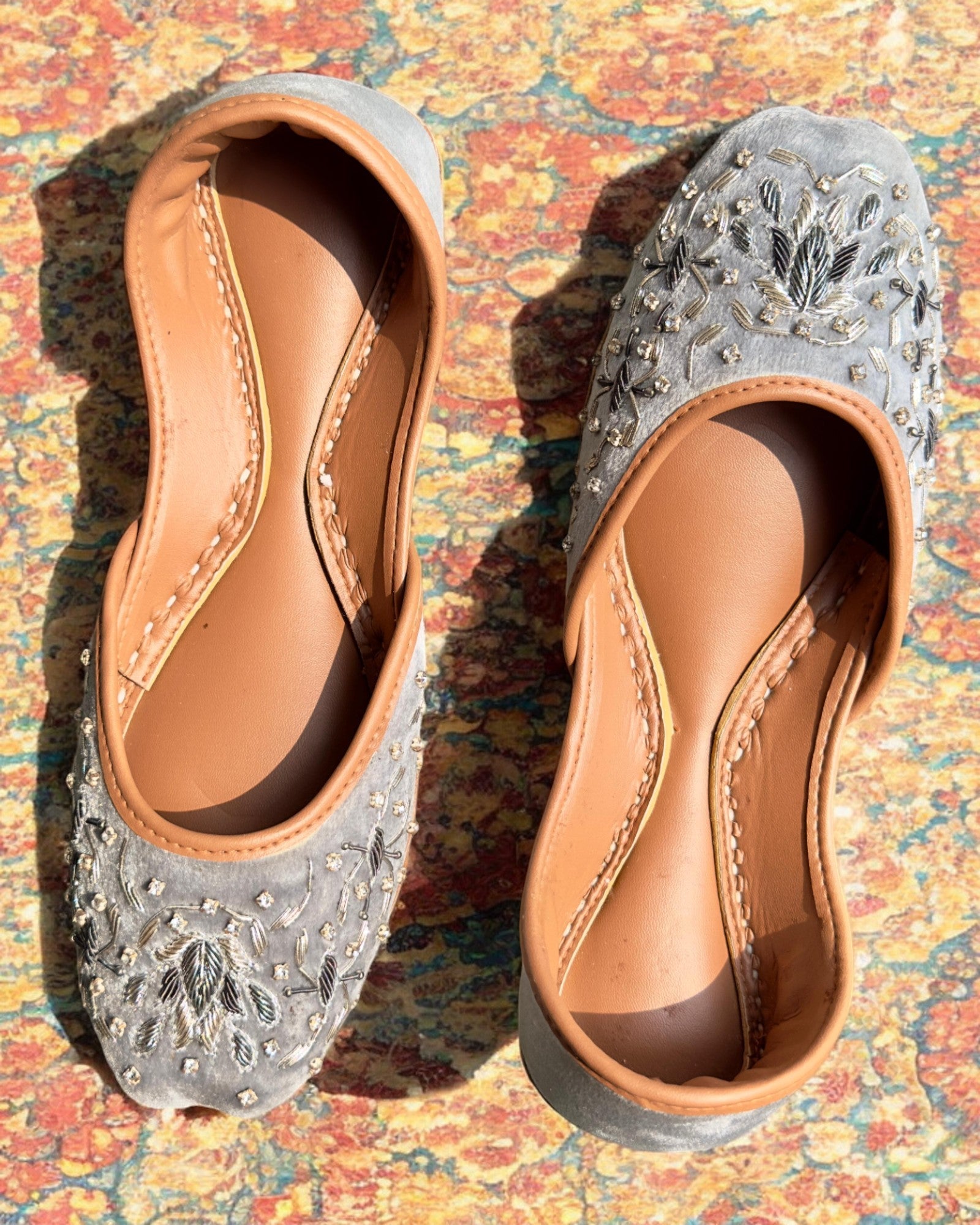 grey khussas juttis