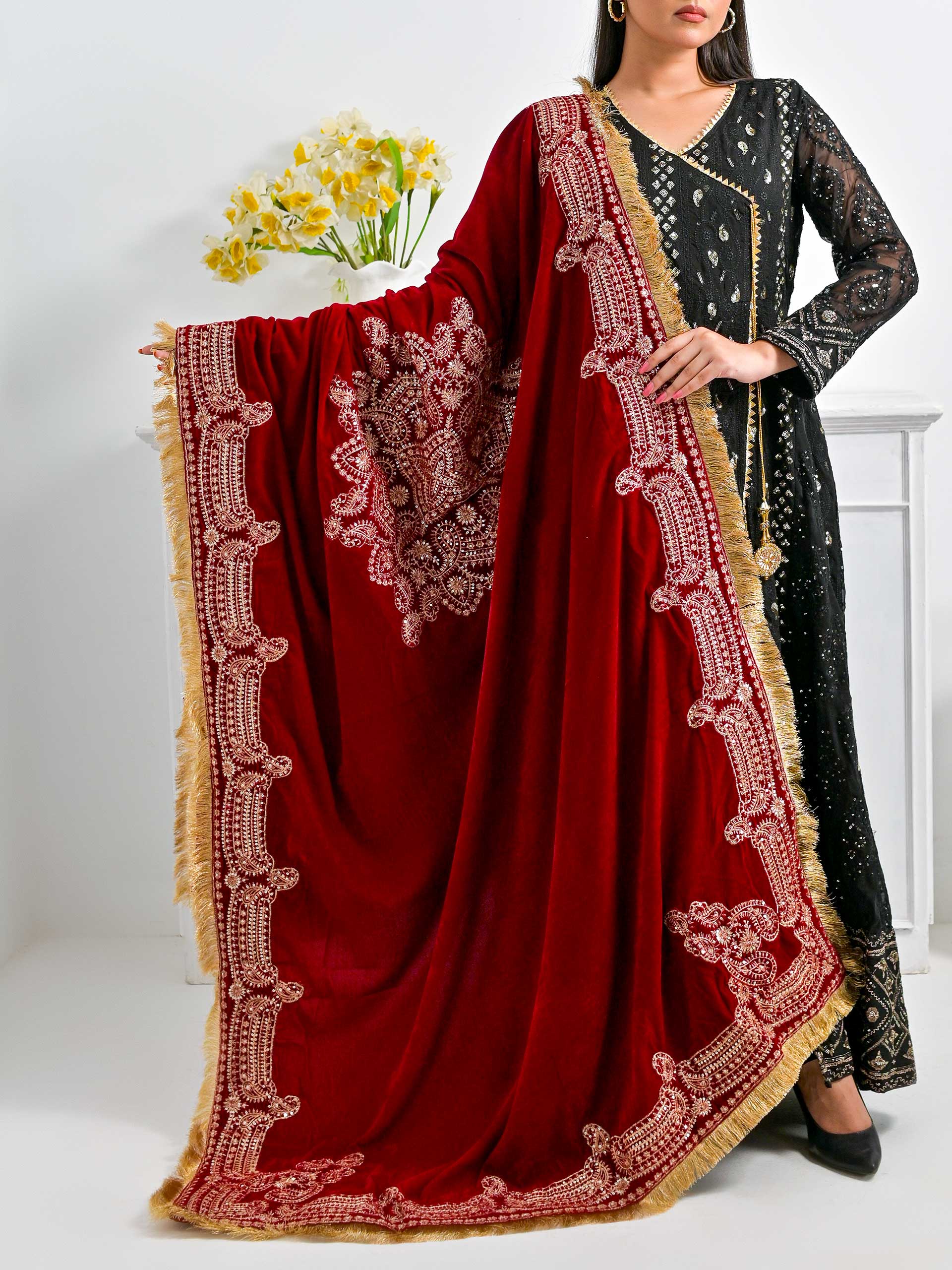 Pret Diaries Embroidered Velvet Shawl Winter Collection'2024-54645