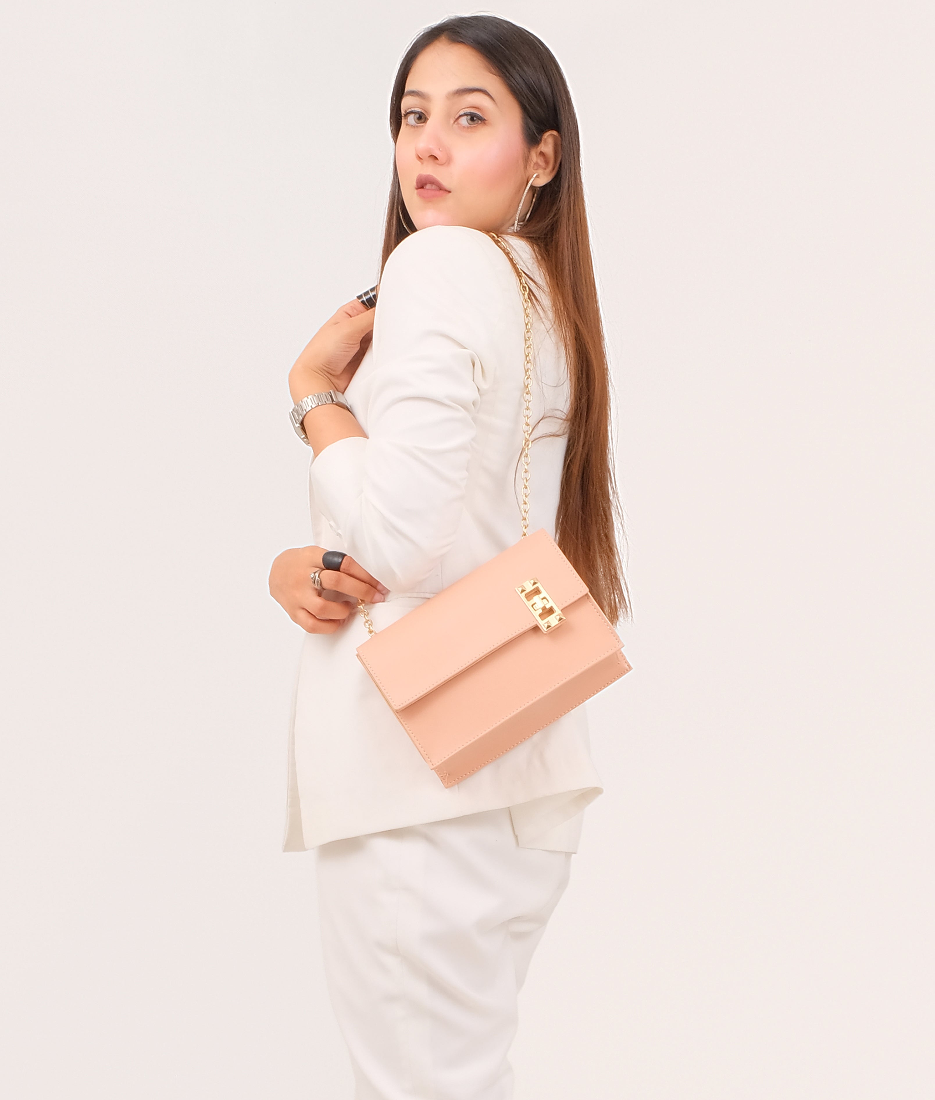 RTW Creation - Peach chain shoulder bag with twist lock