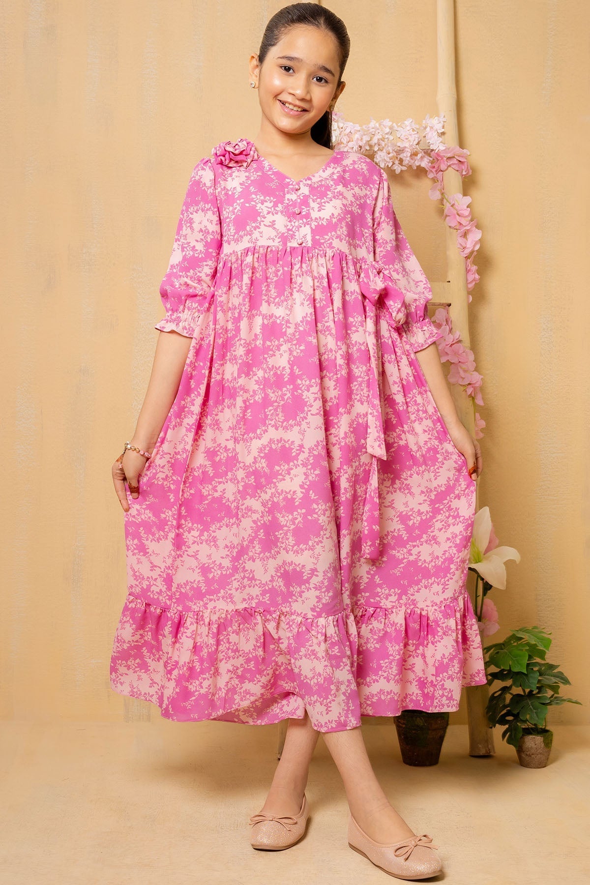 Stylish georgette printed dress for teens â?? a trendy Pakistani maxi dress perfect for casual outings. Lightweight