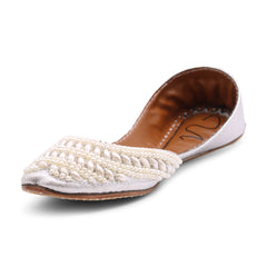 white mojari